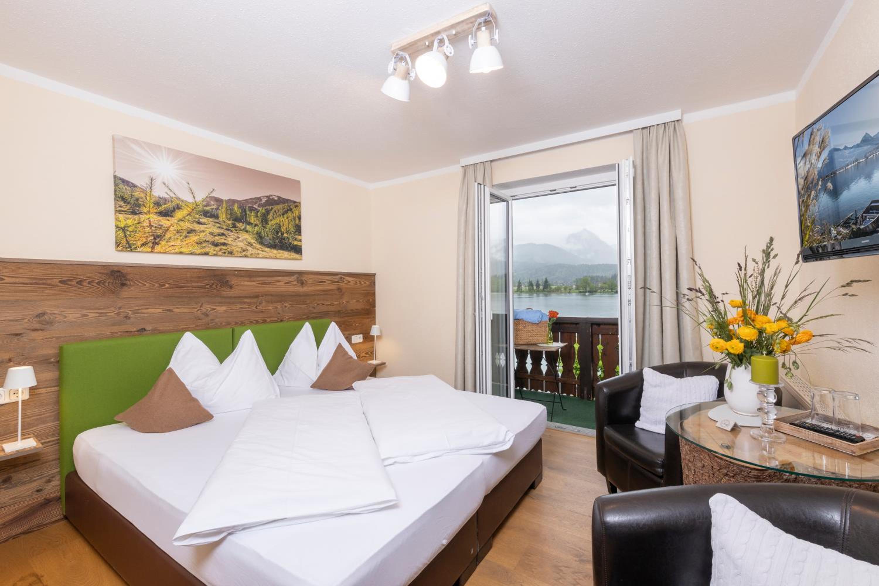 Classic Double Room with Lake view photo 2