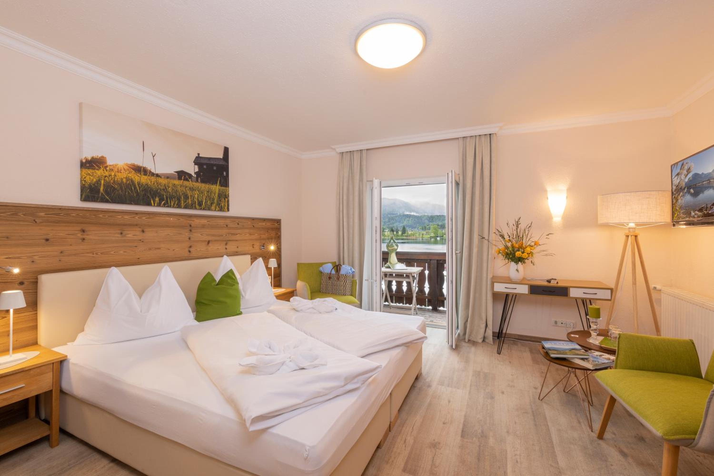 Classic Double Room with Lake view photo 1