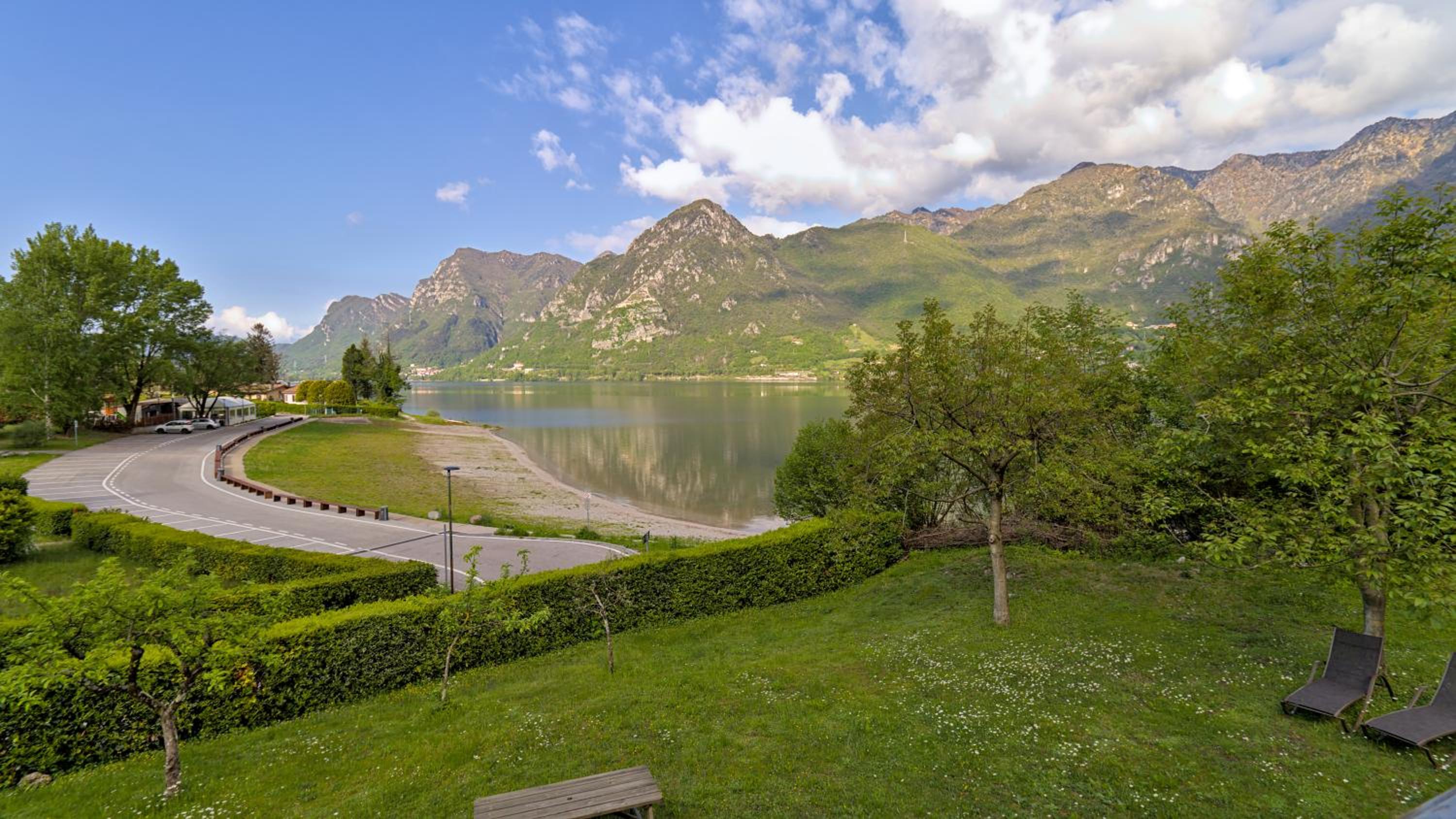 Apartment with Lake View photo 2