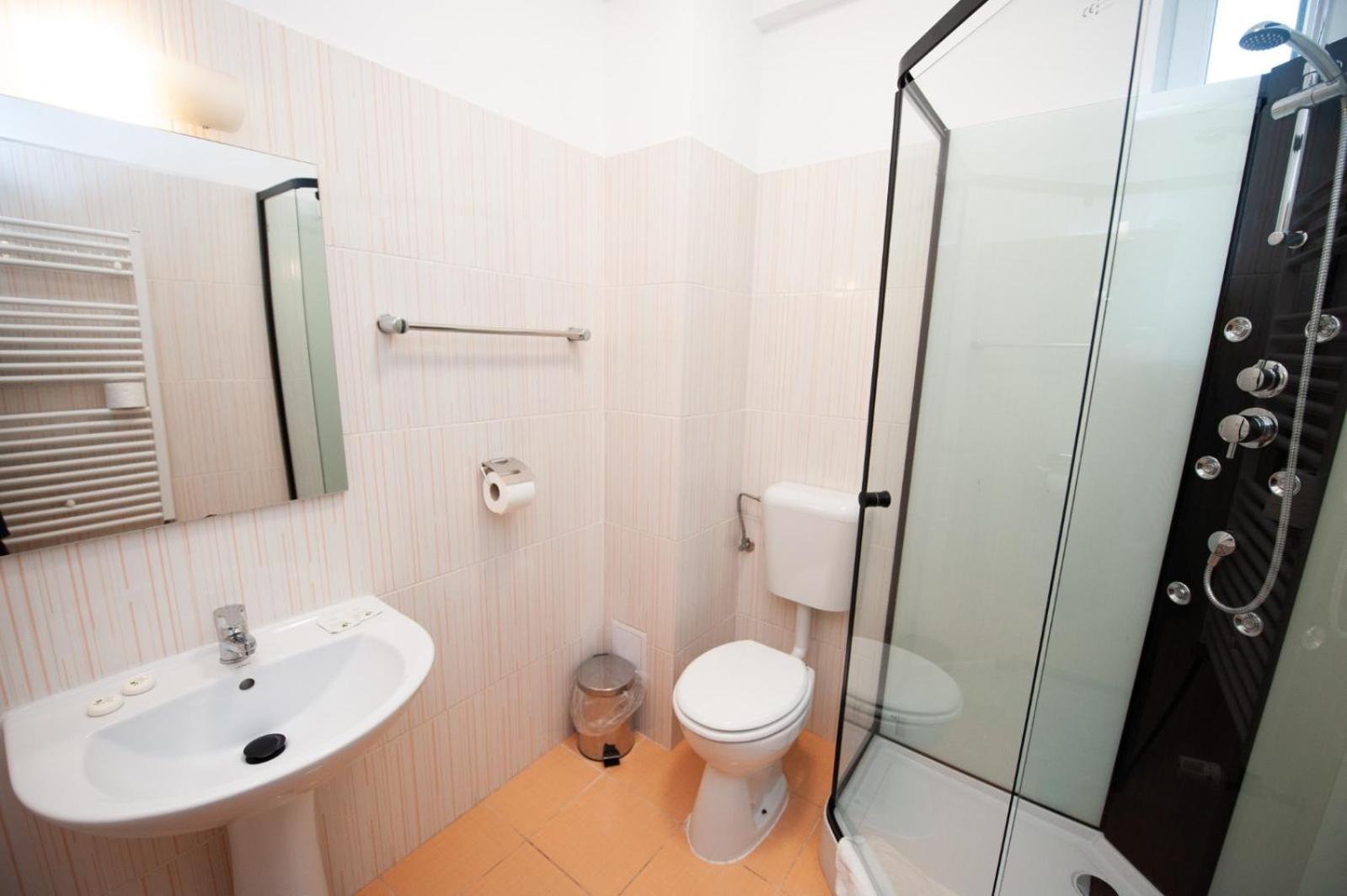 Comfort Triple Room - Photo 16