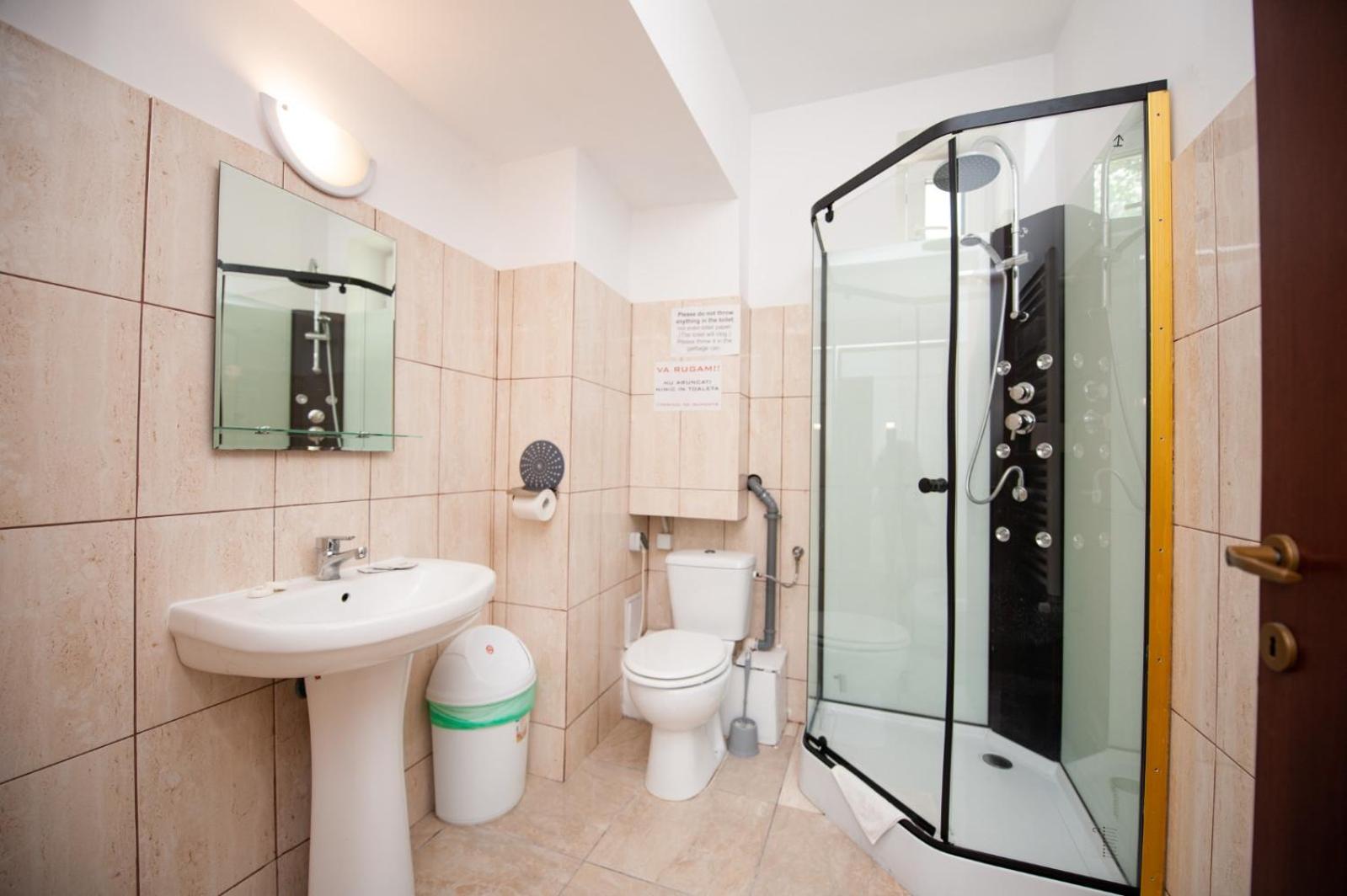 Double or Twin Room - Photo 6