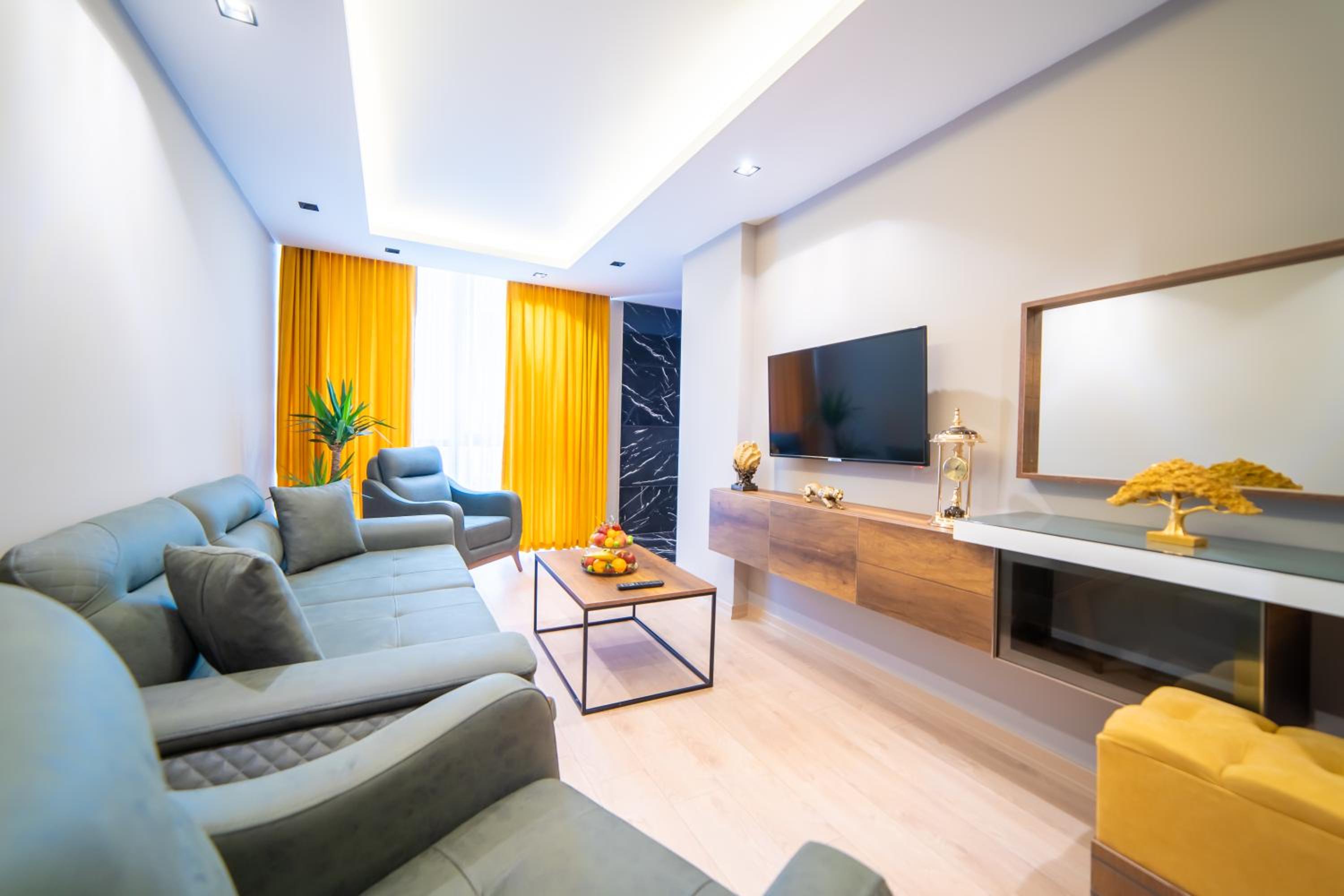 Deluxe King Suite photo 2