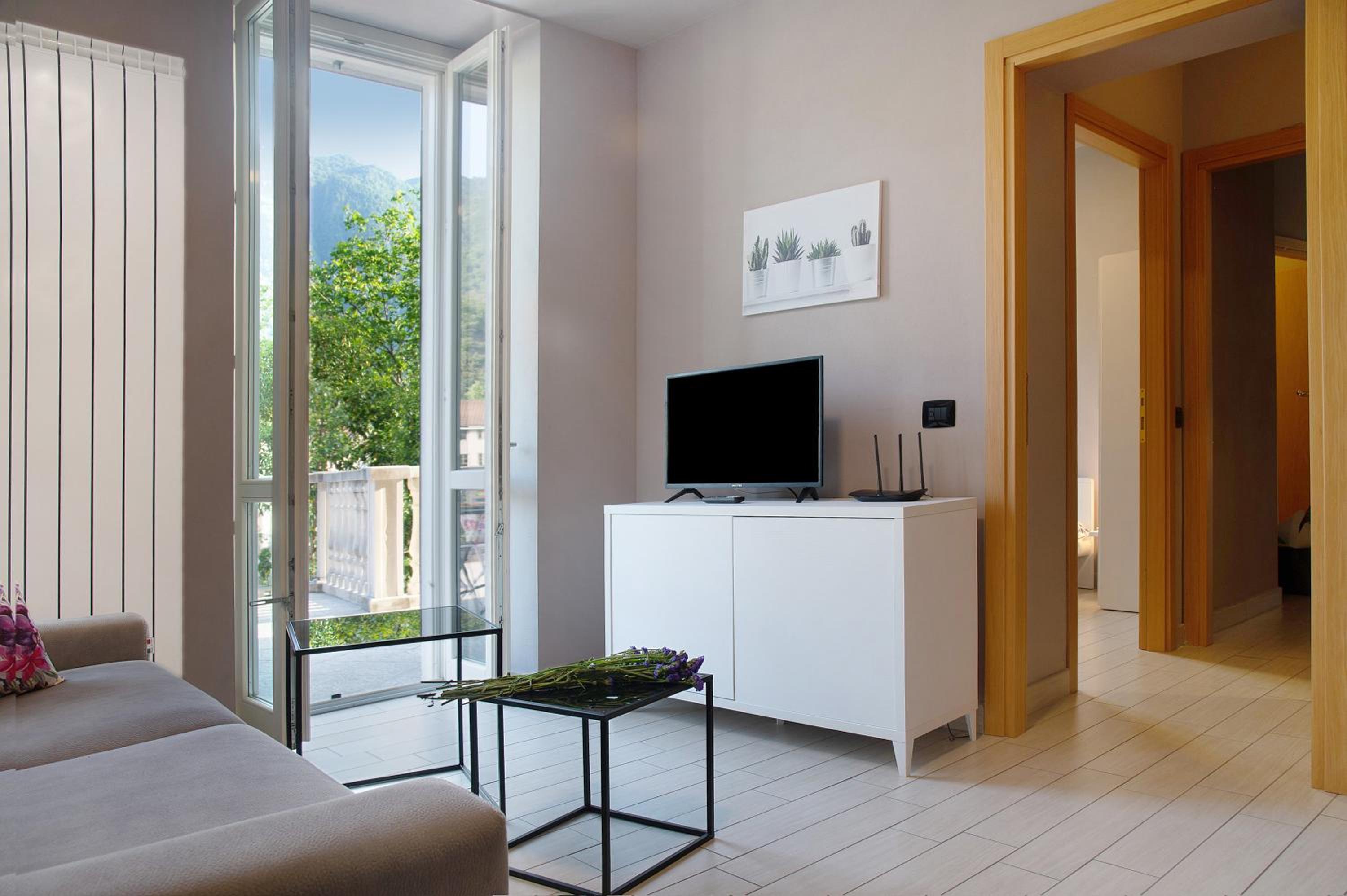 Two-Bedroom Deluxe Apartment with Balcony