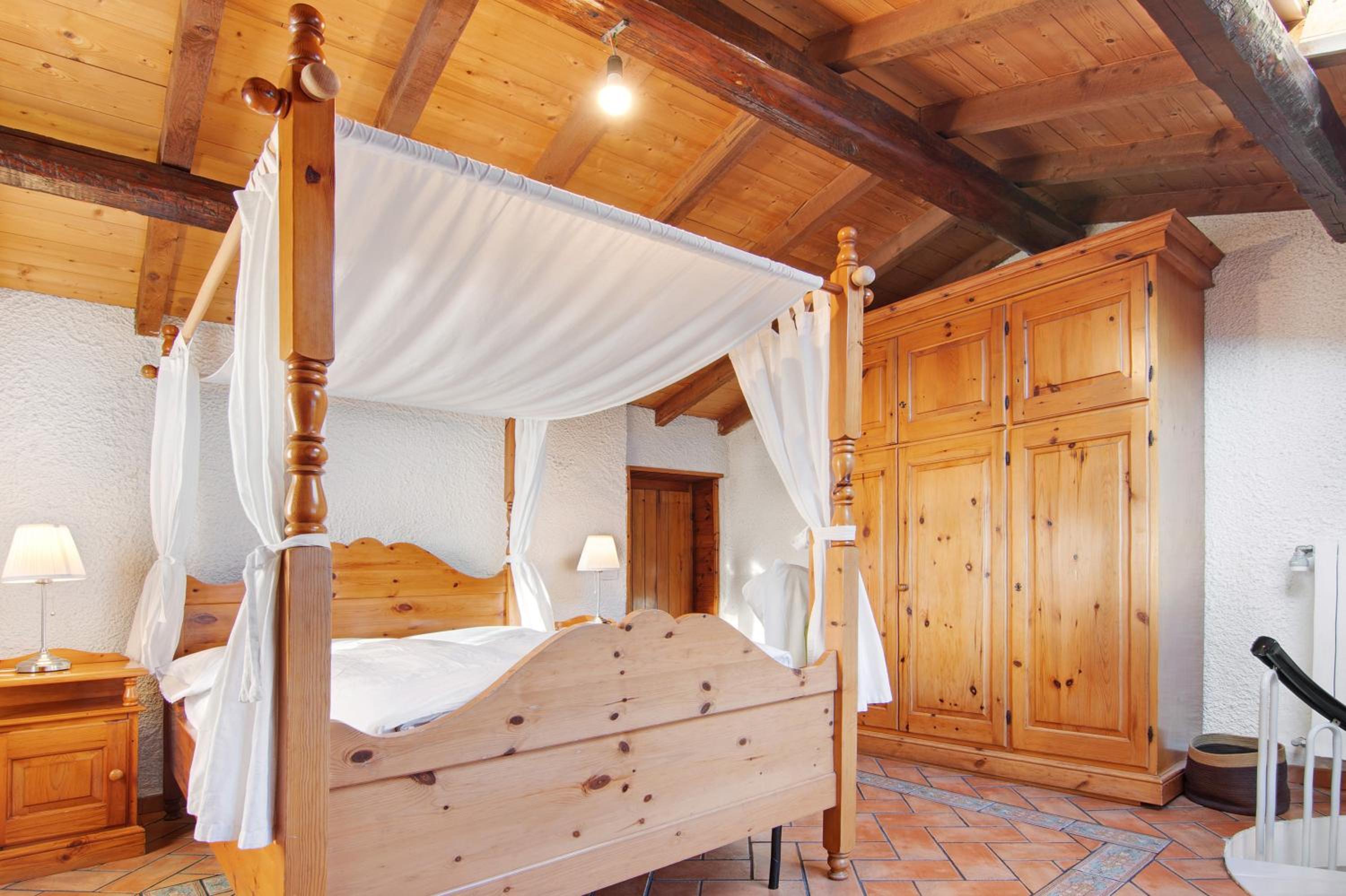 Two-Bedroom Apartment with Mountain View