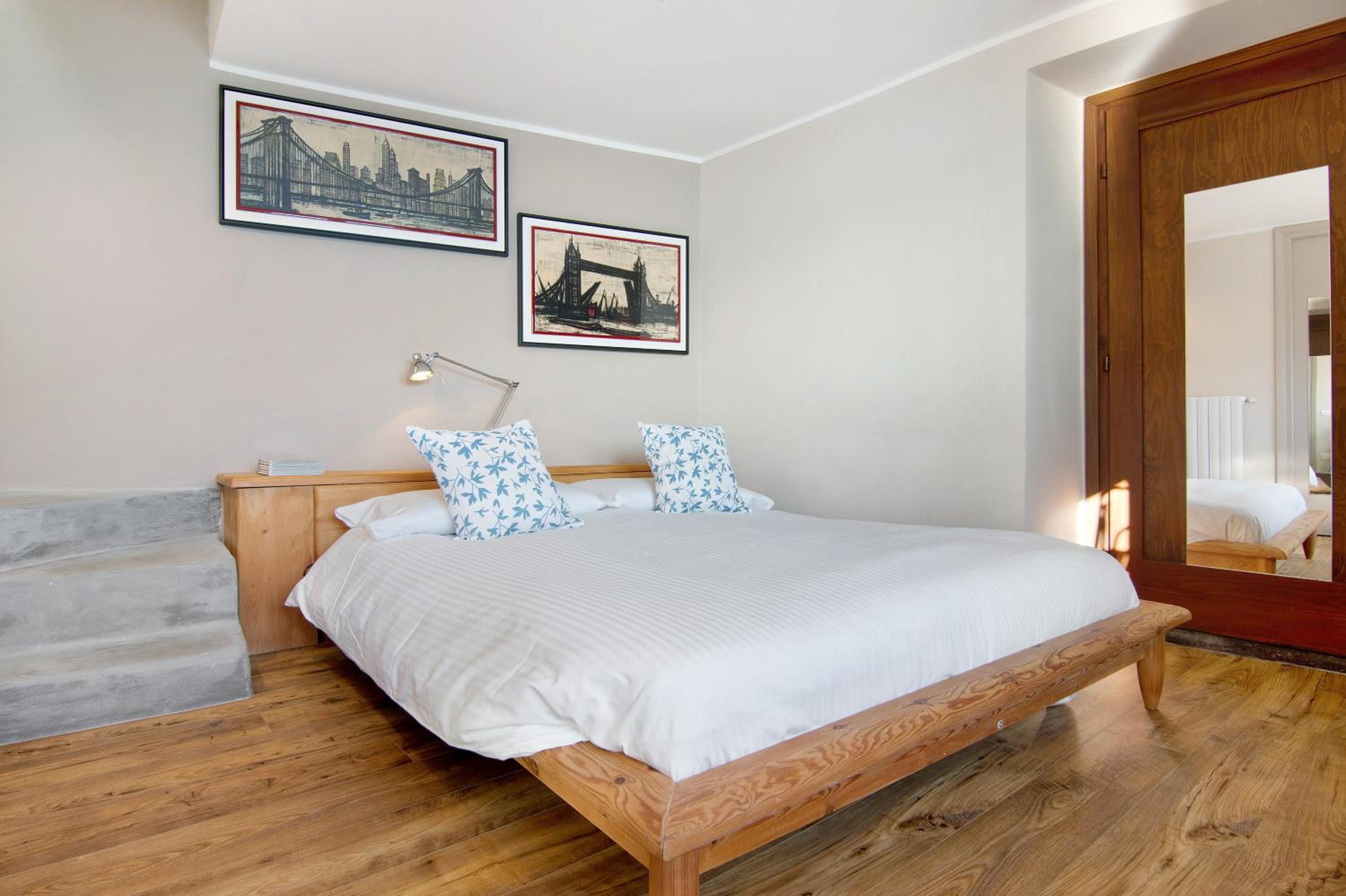 Two-Bedroom Apartment with Mountain View photo 3
