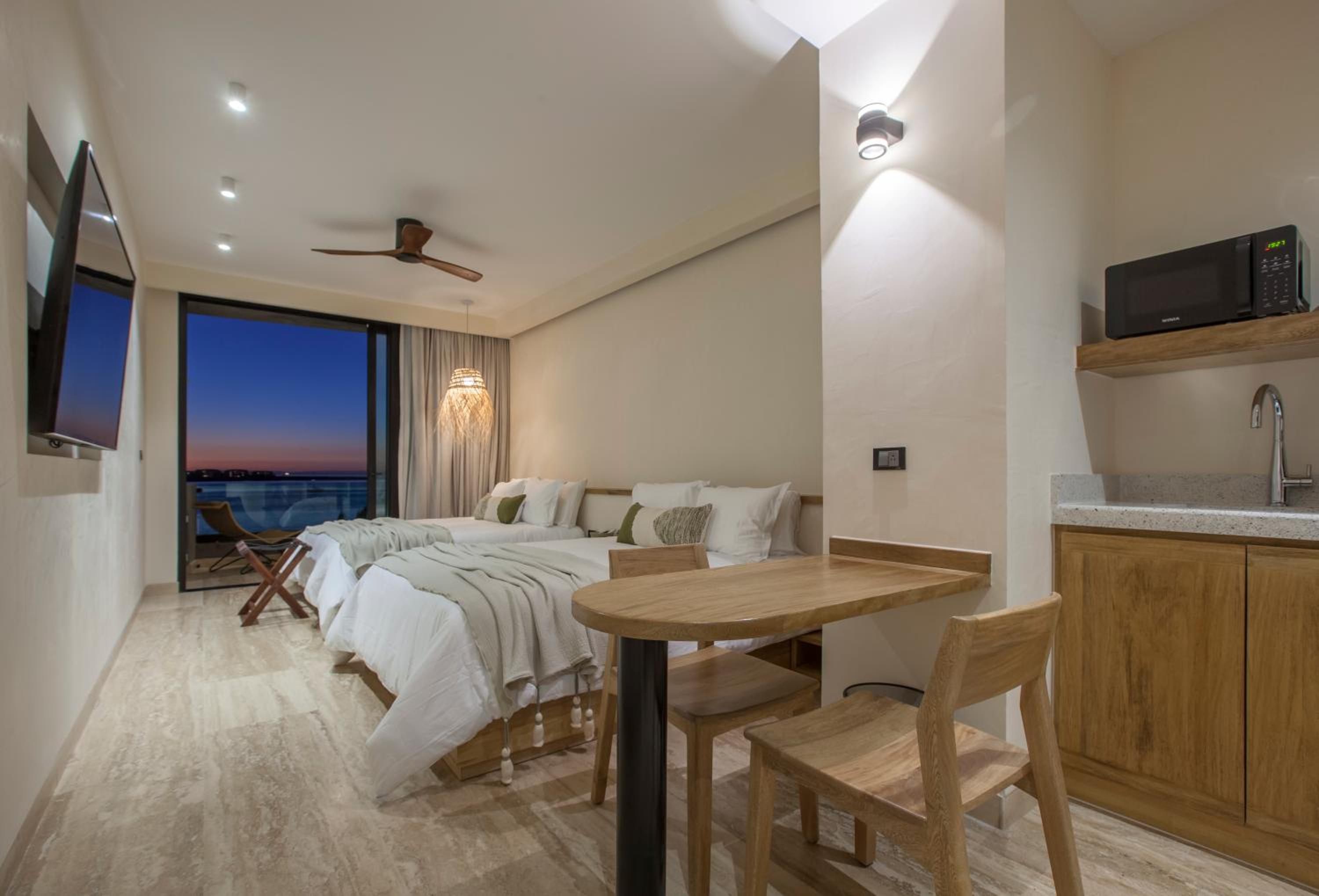 Suite with Sea View - Photo 13