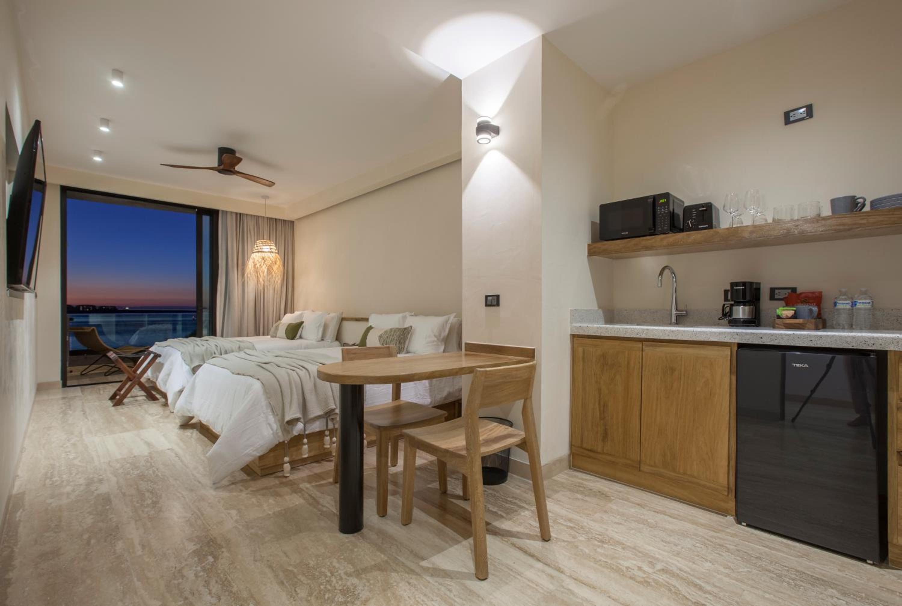 Suite with Sea View - Photo 11