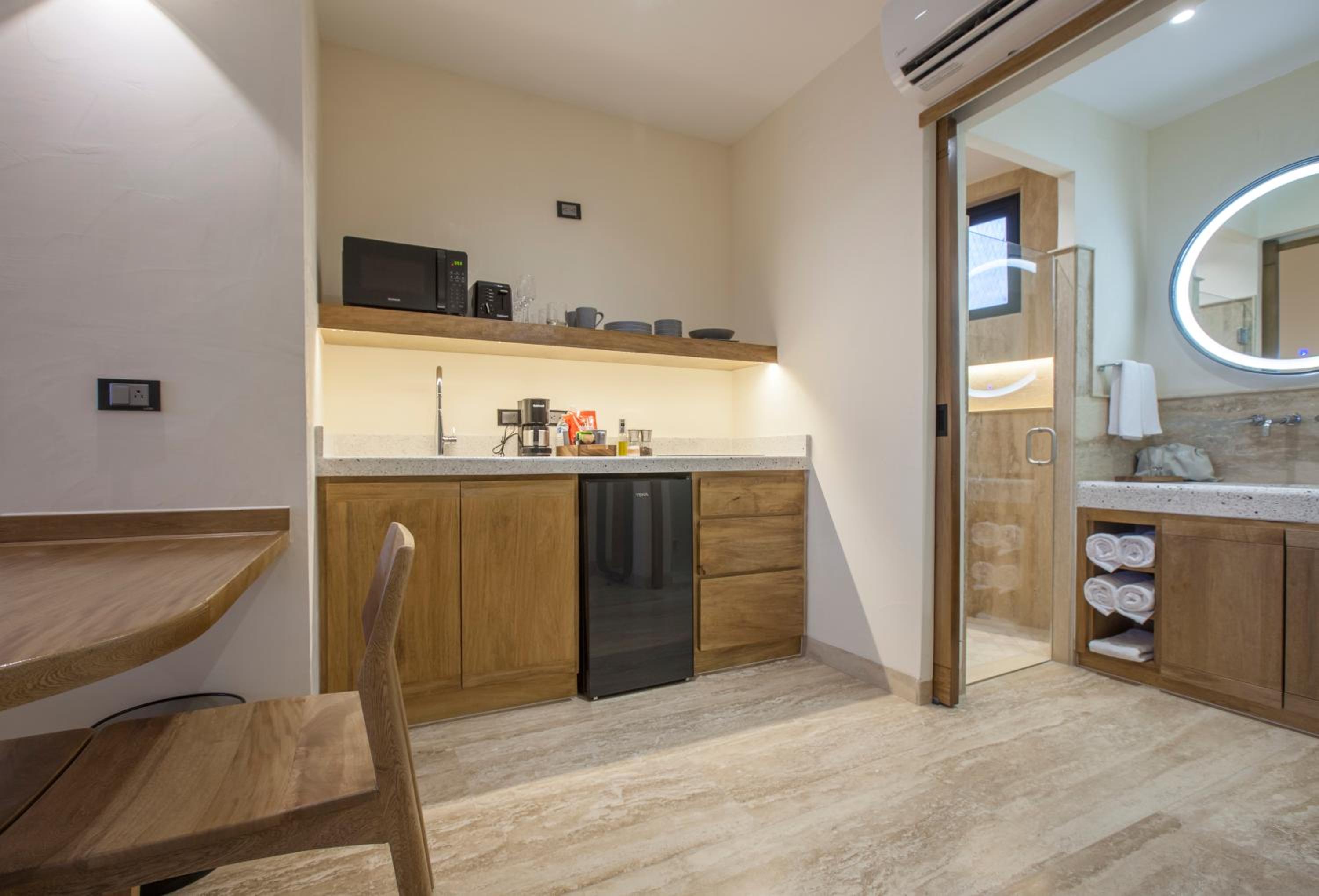 Suite with Sea View - Photo 8