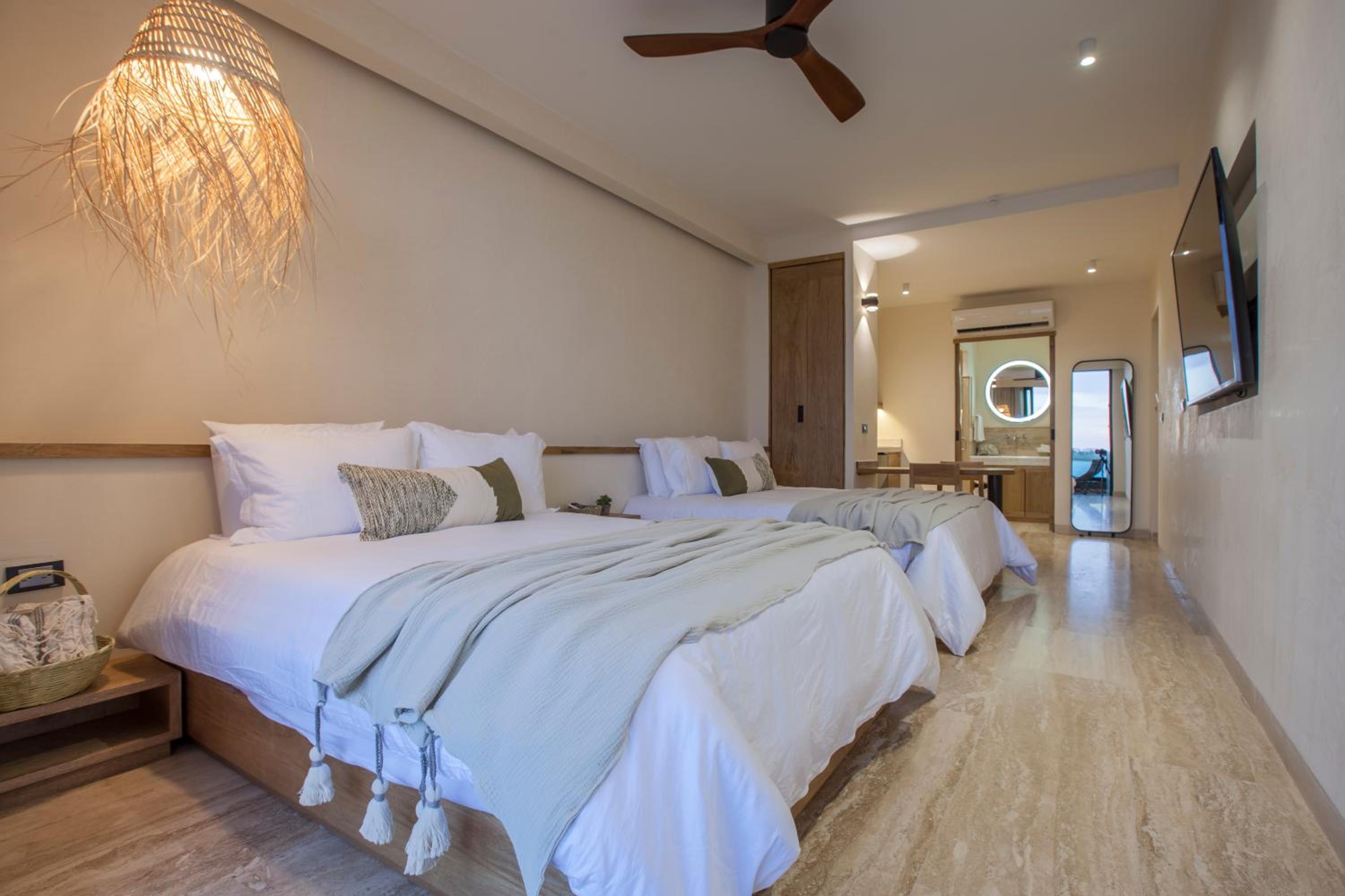 Suite with Sea View - Photo 17