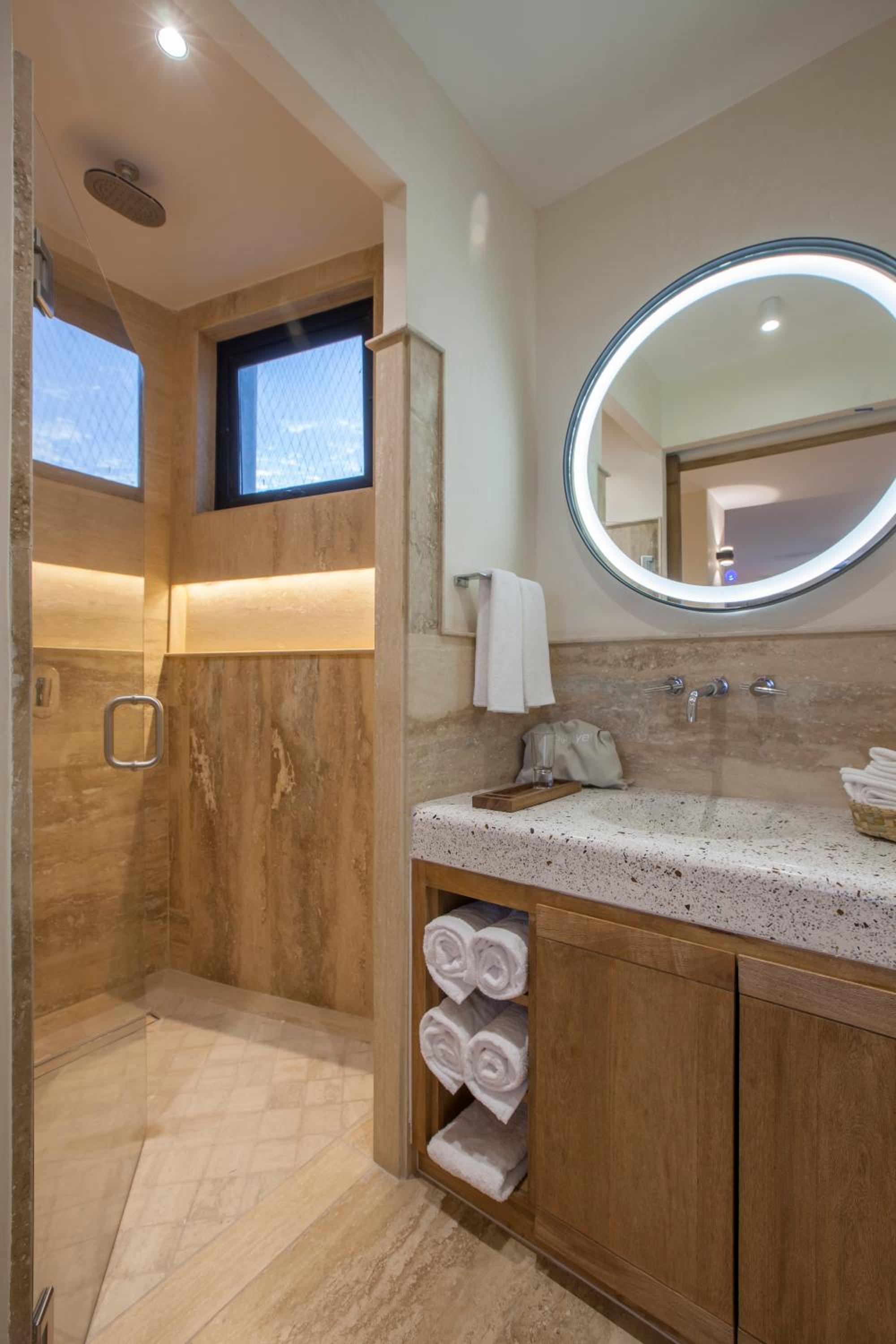 Suite with Sea View - Photo 18
