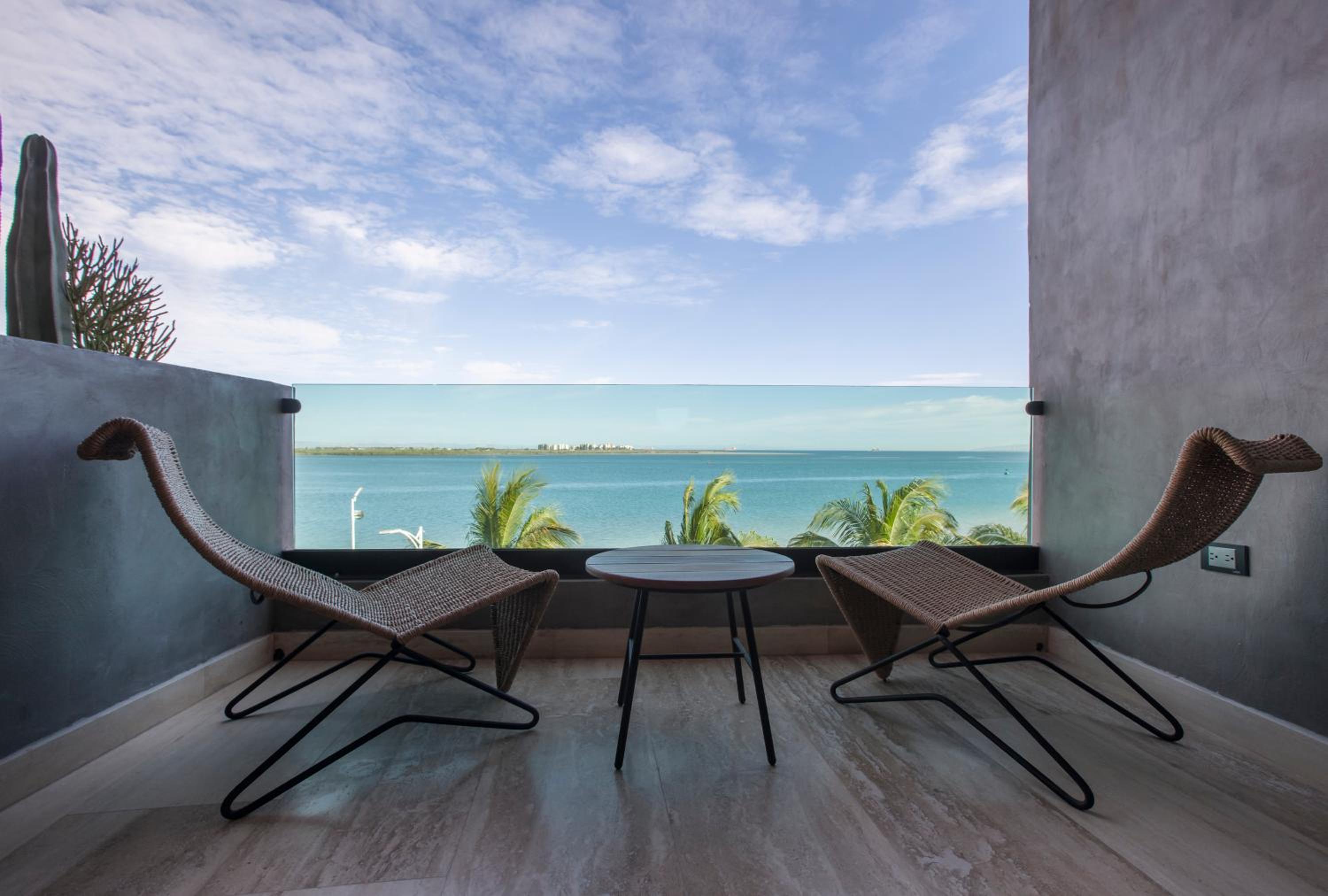 Suite with Sea View - Photo 21
