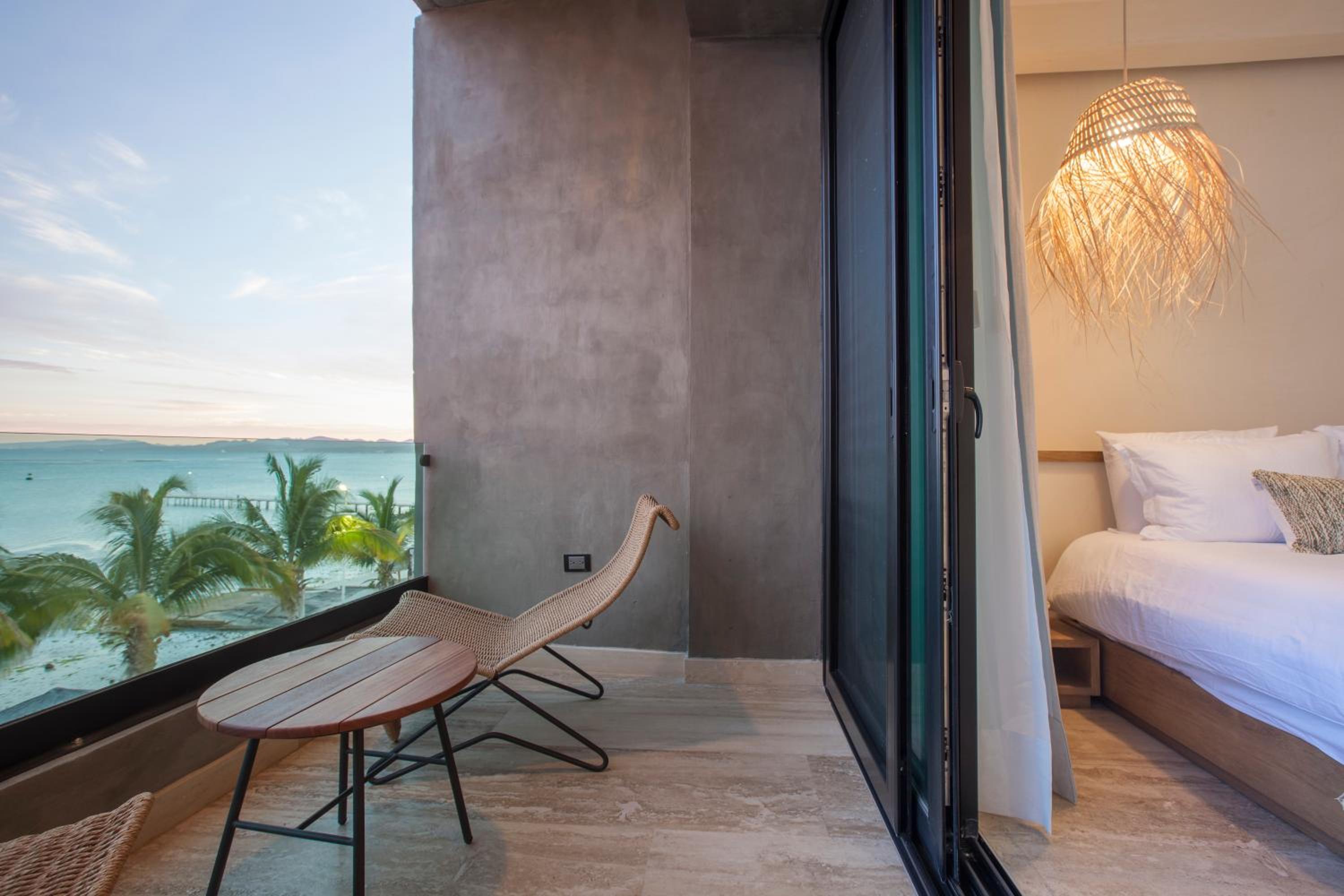 Suite with Sea View - Photo 2