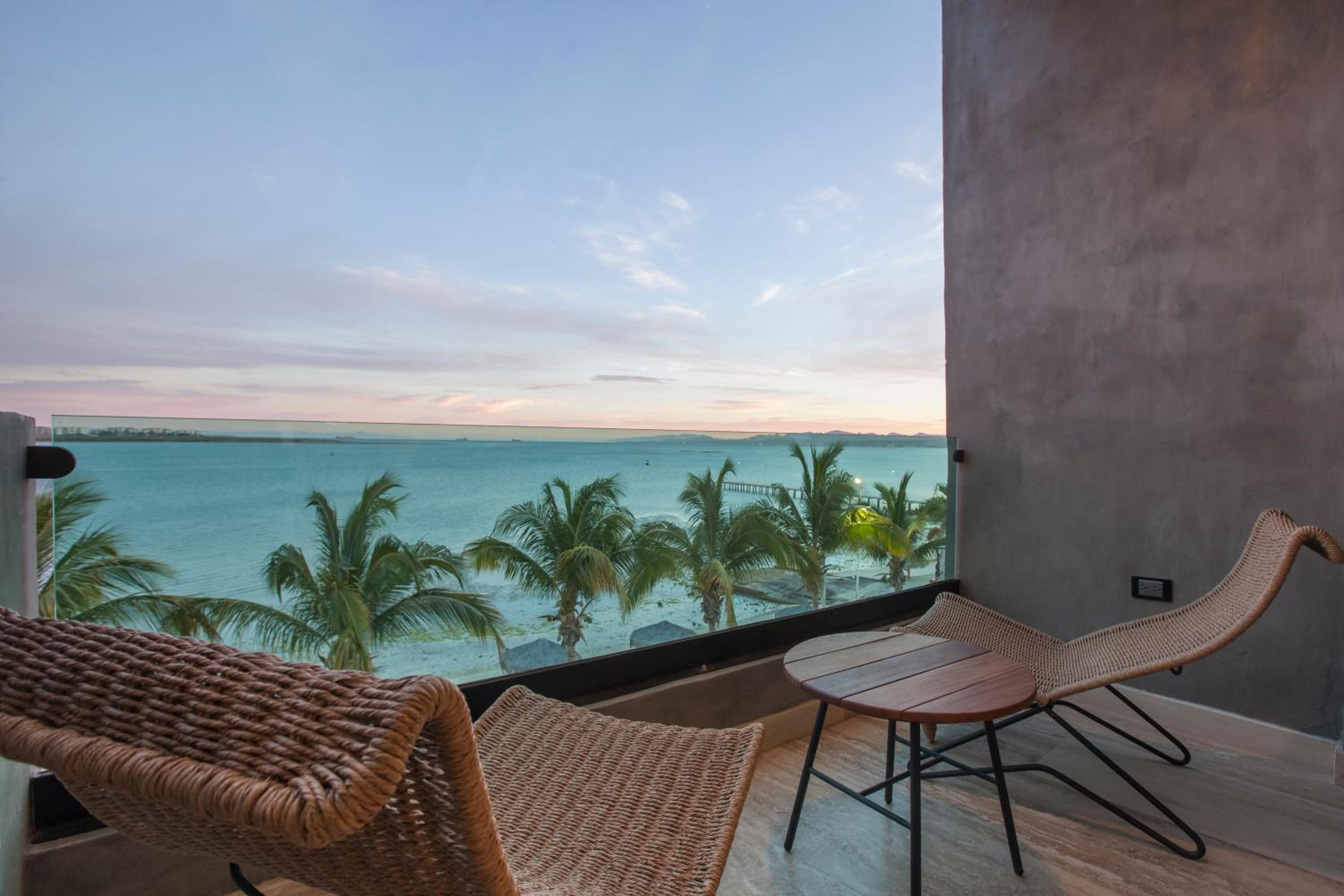 Suite with Sea View - Photo 16