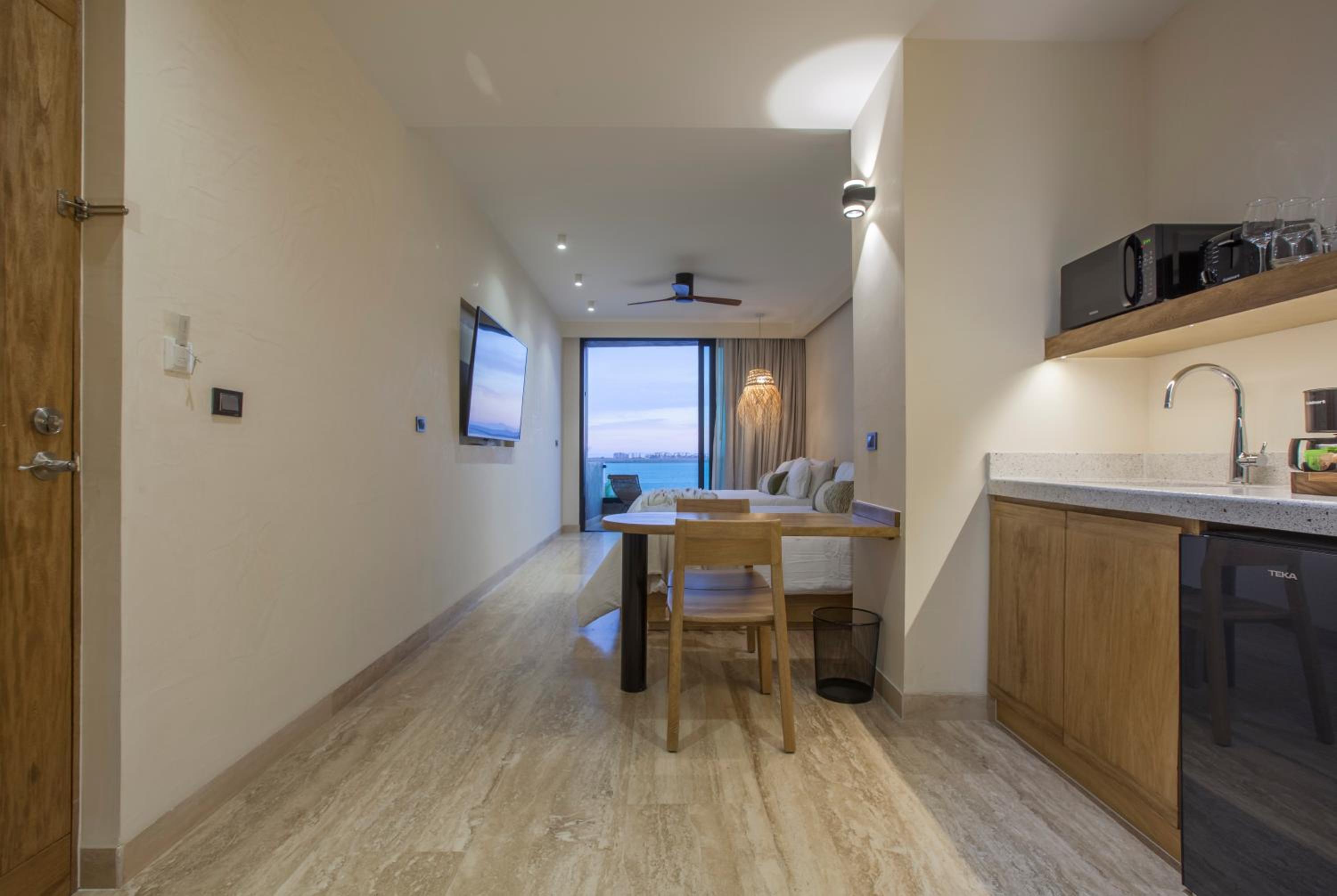 Suite with Sea View - Photo 20
