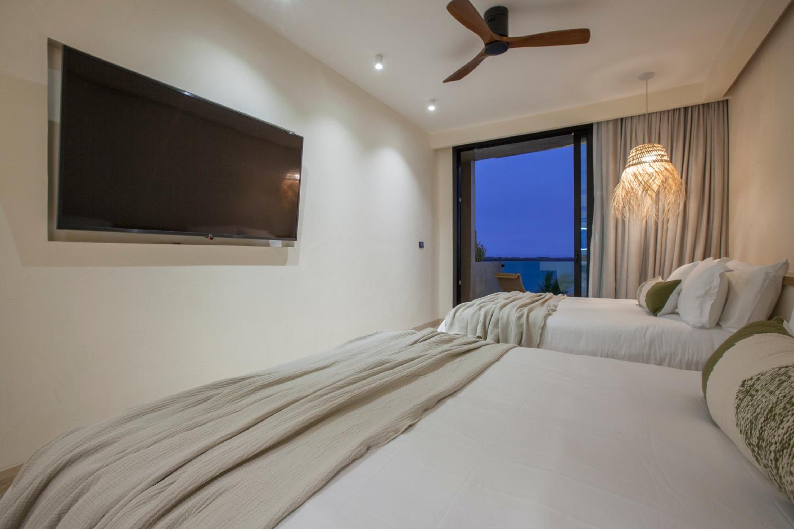 Suite with Sea View - Photo 4