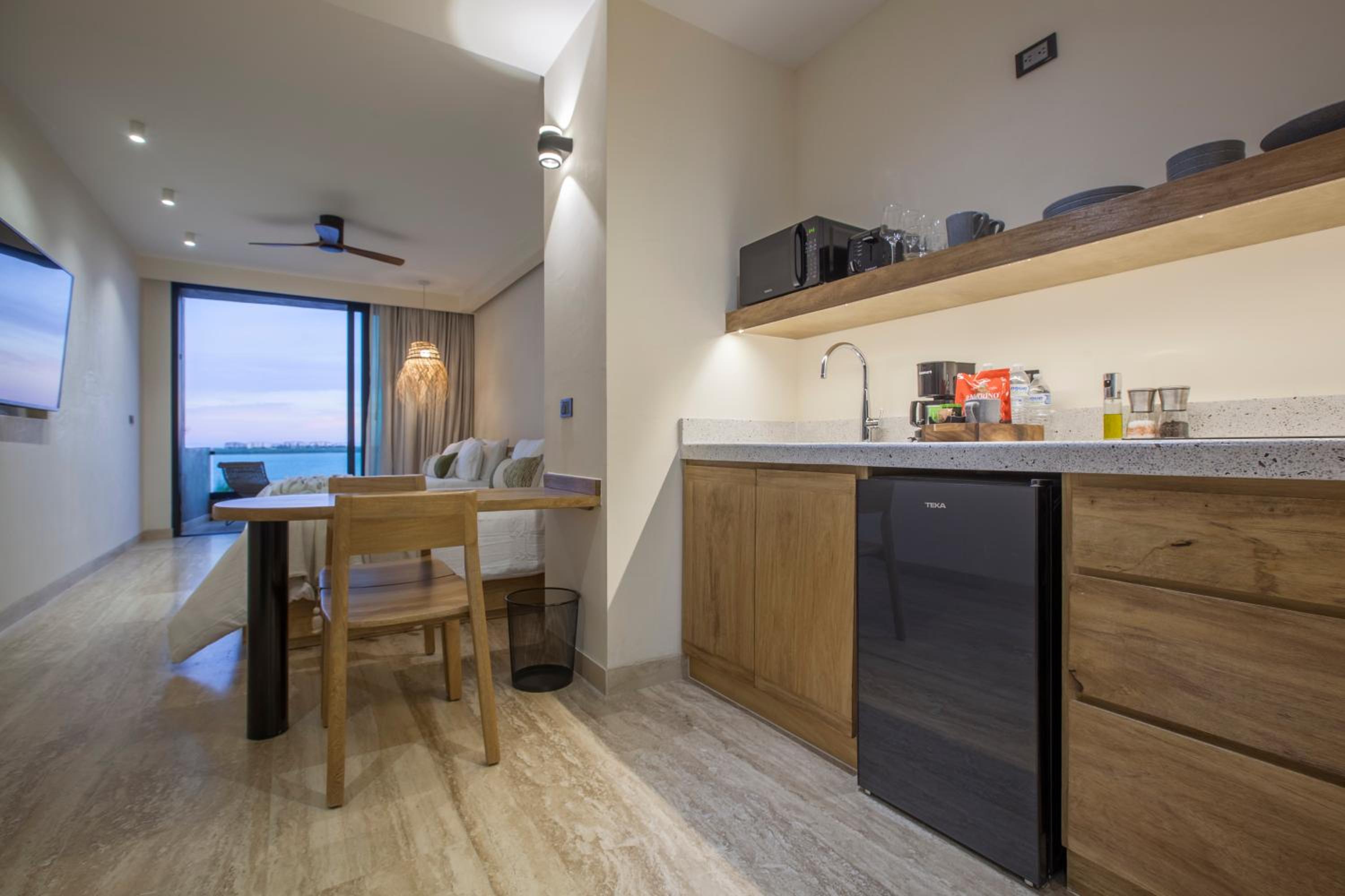 Suite with Sea View - Photo 6