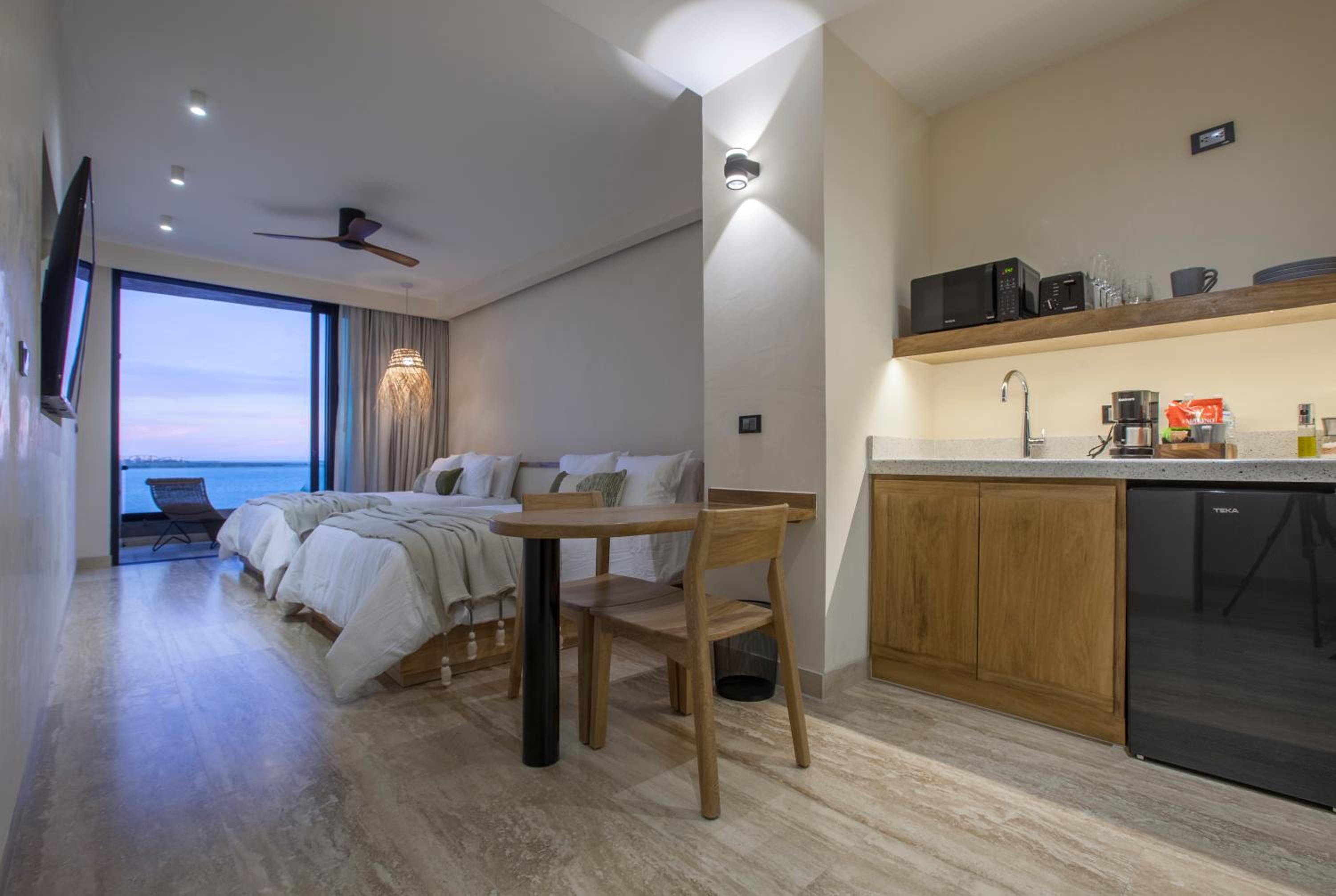 Suite with Sea View - Photo 3