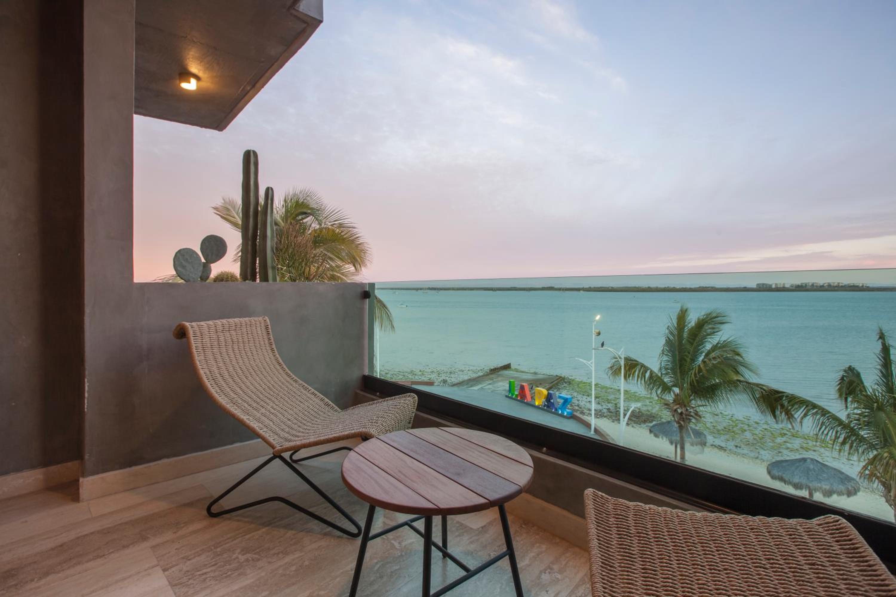Suite with Sea View - Photo 12