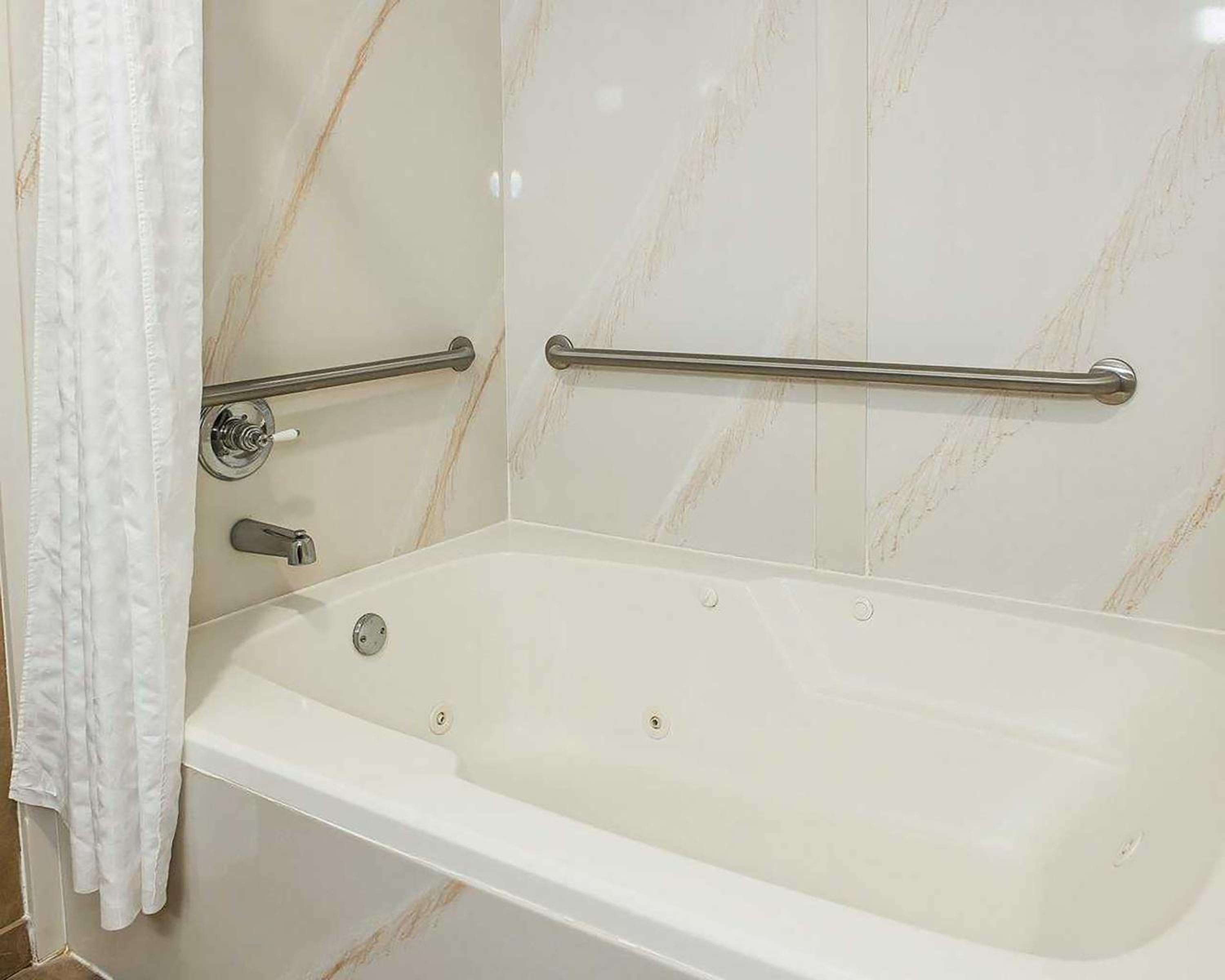 King Room - Non-Smoking - Photo 5
