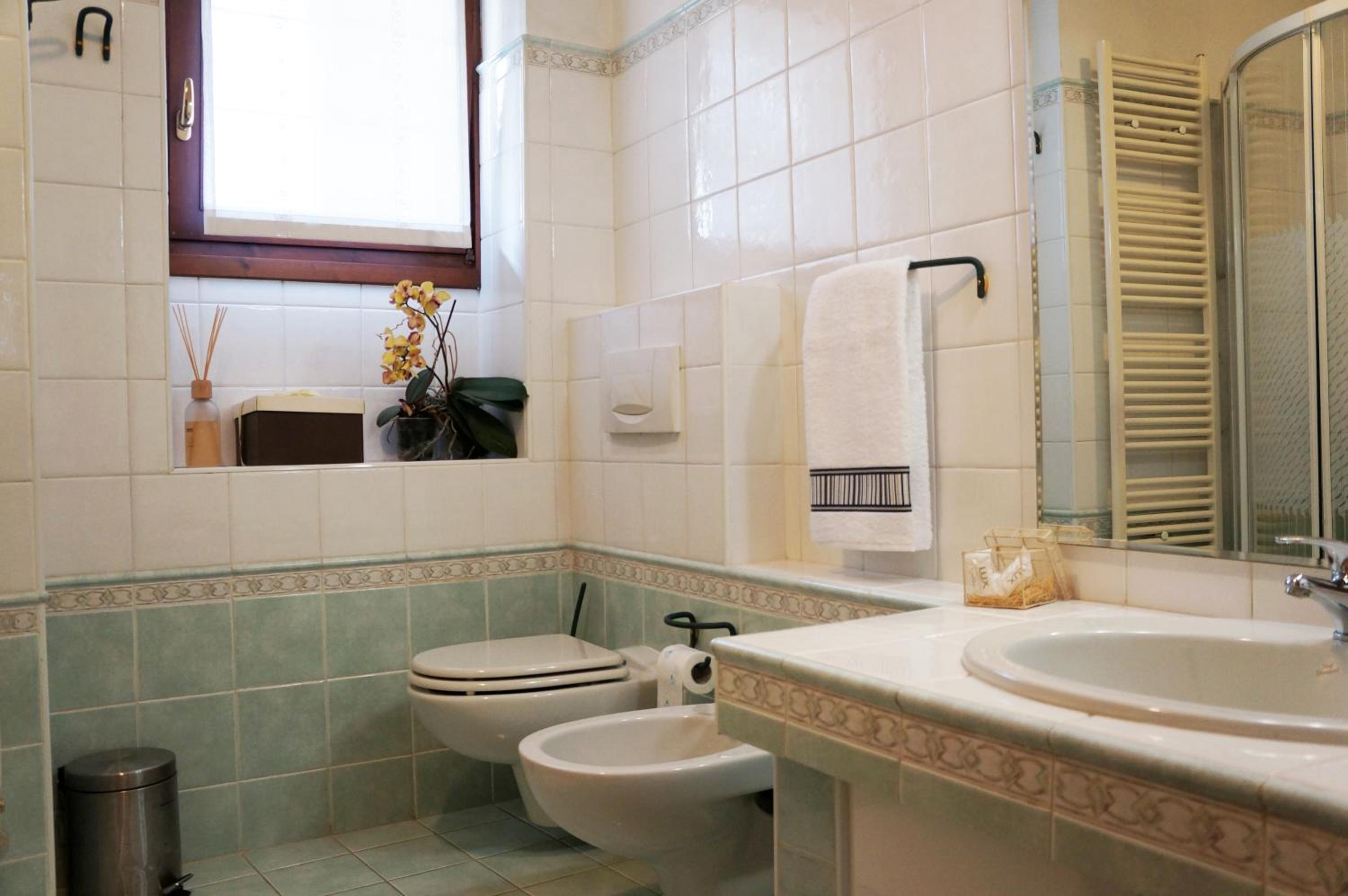 Family Room with Private Bathroom photo 3