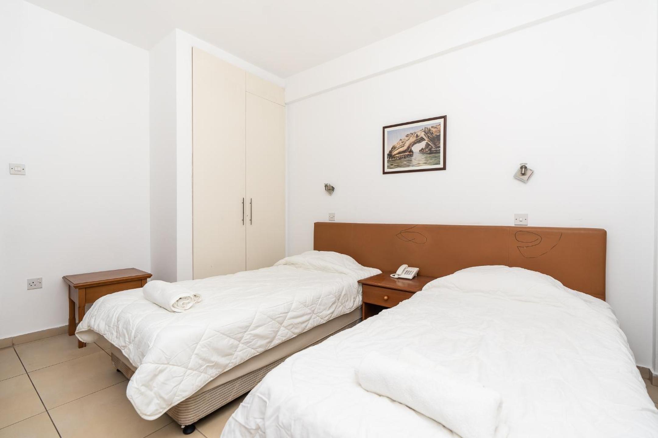 One-Bedroom Apartment with Pool View photo 2