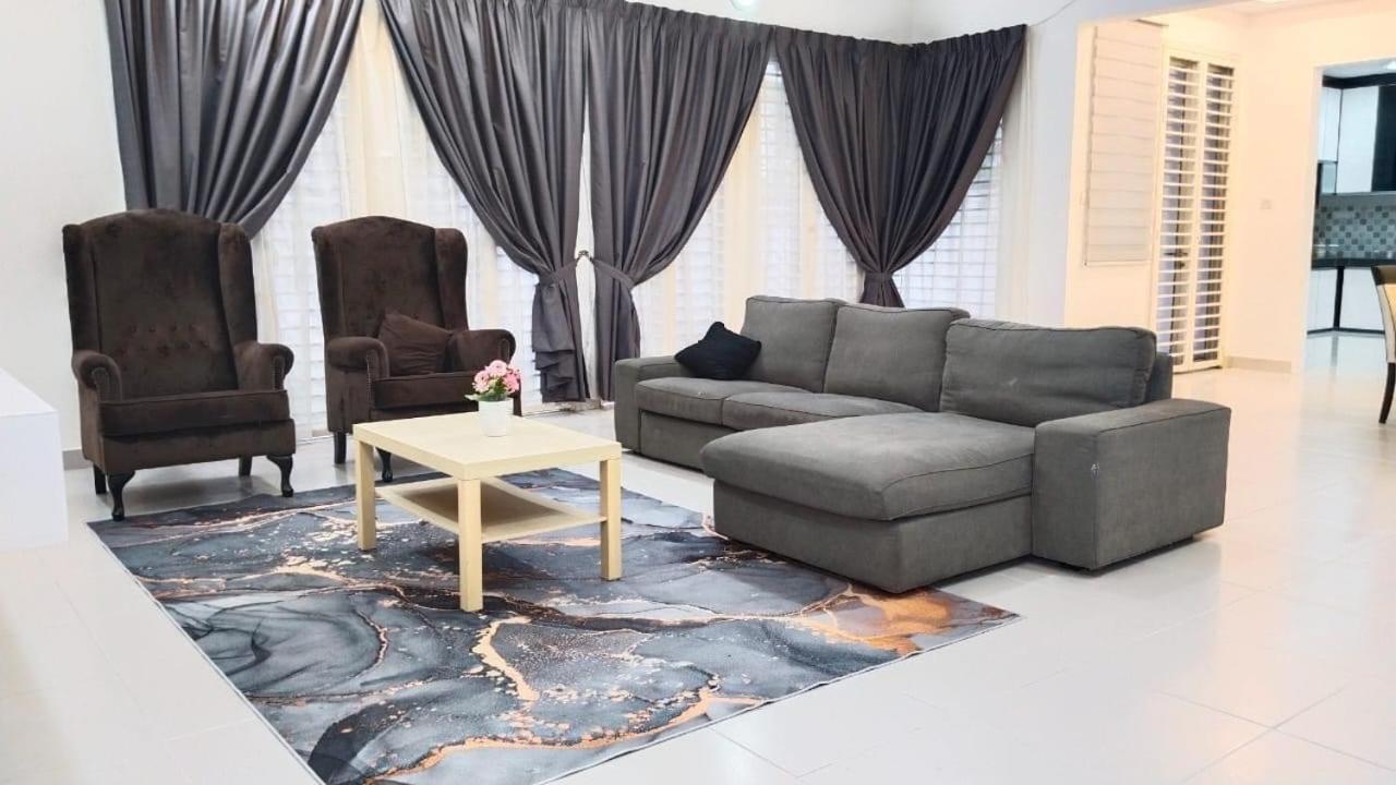 Four-Bedroom House photo 2