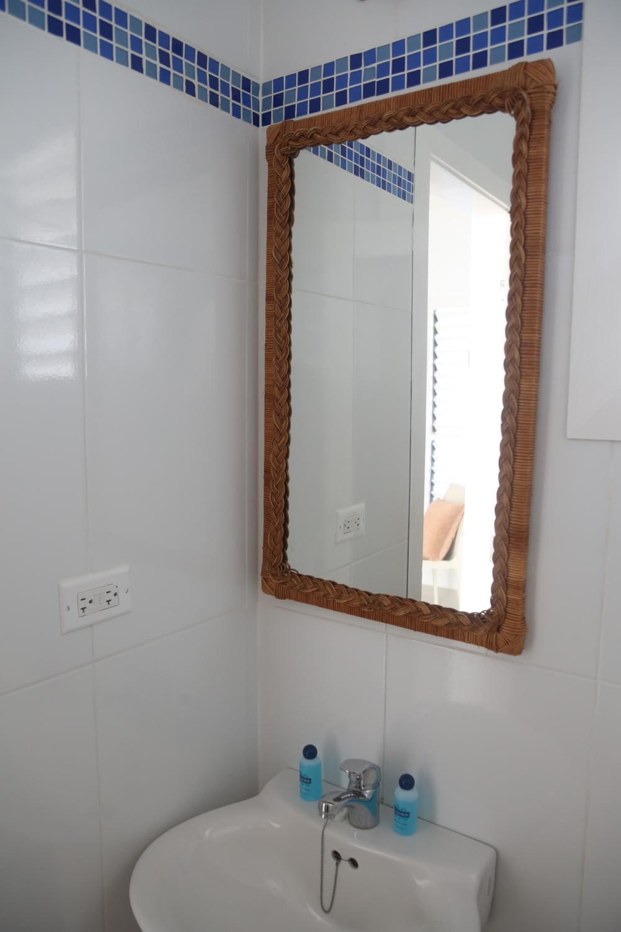 Deluxe Double Room with Side Sea View photo 2