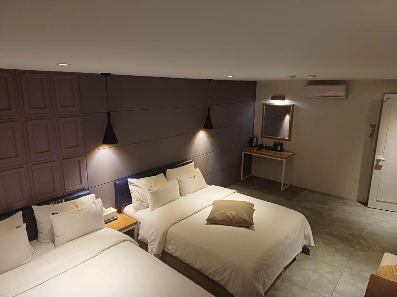Deluxe Twin Room - Photo 3