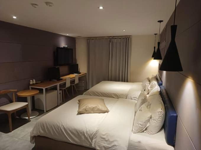 Deluxe Twin Room - Photo 2