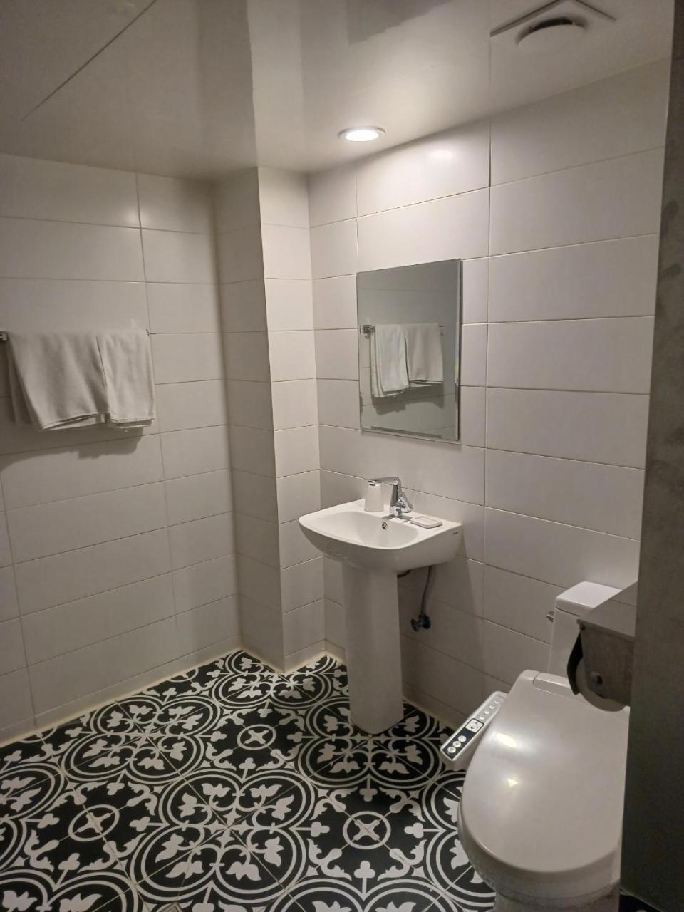 Deluxe Twin Room - Photo 5
