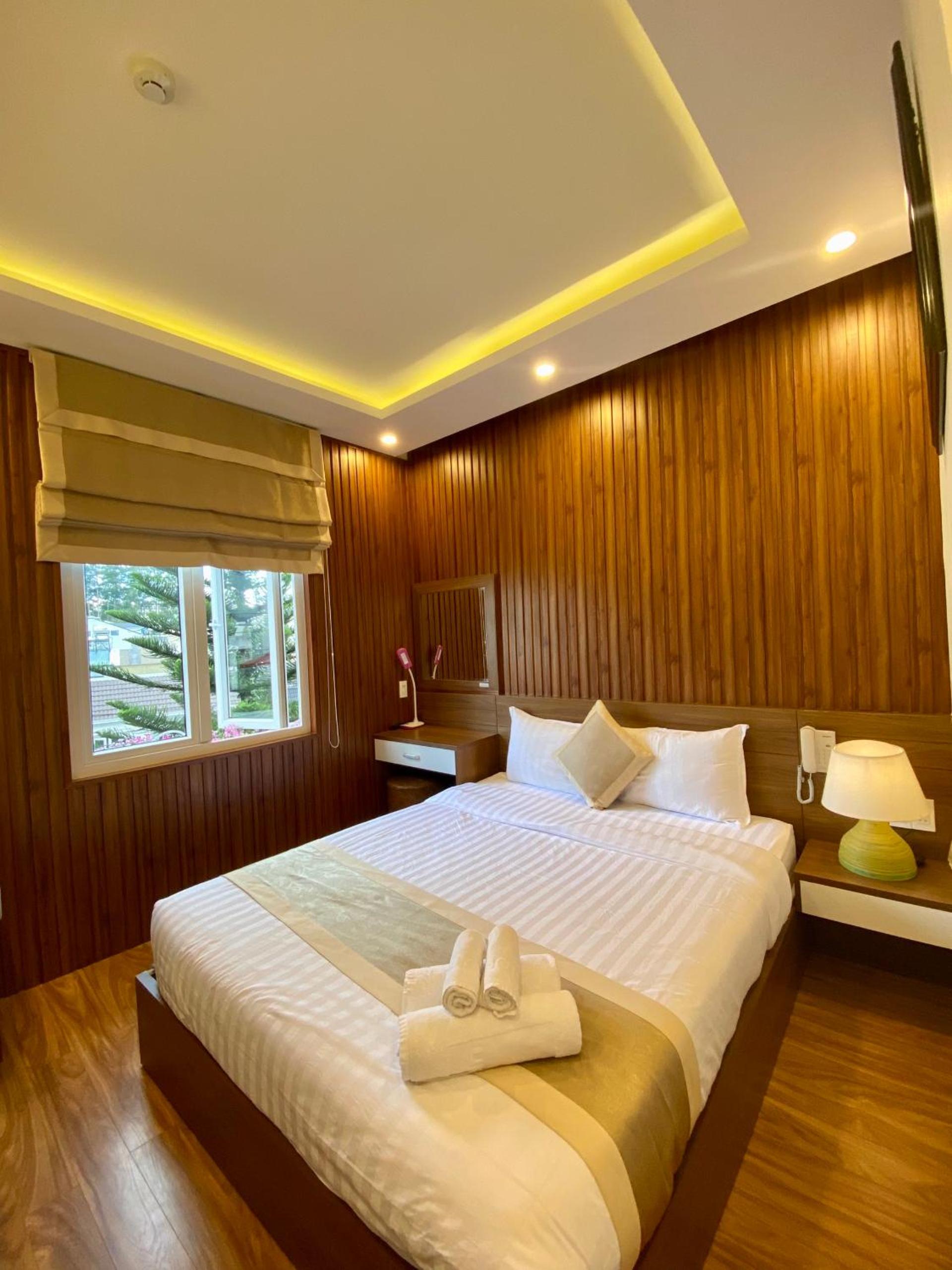 Deluxe Queen Room