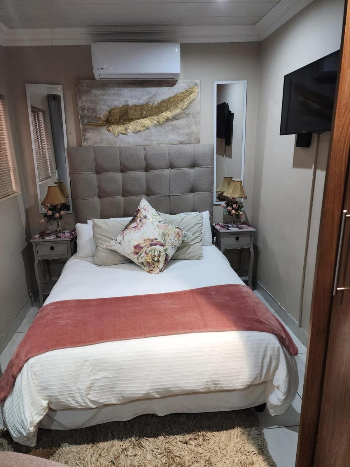 Small Double Room - Photo 1