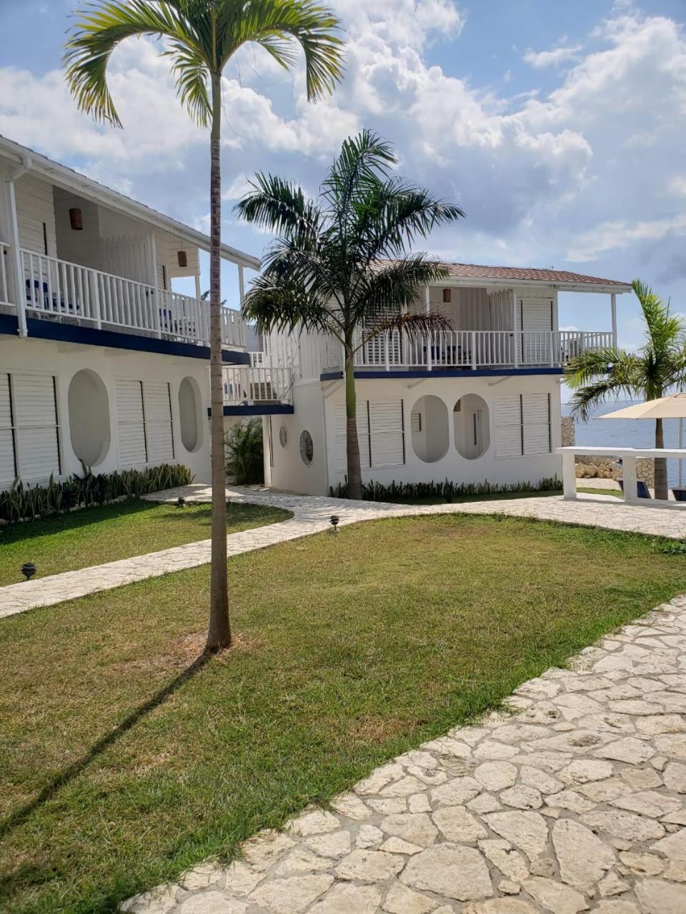 Deluxe Double Room with Side Sea View photo 3