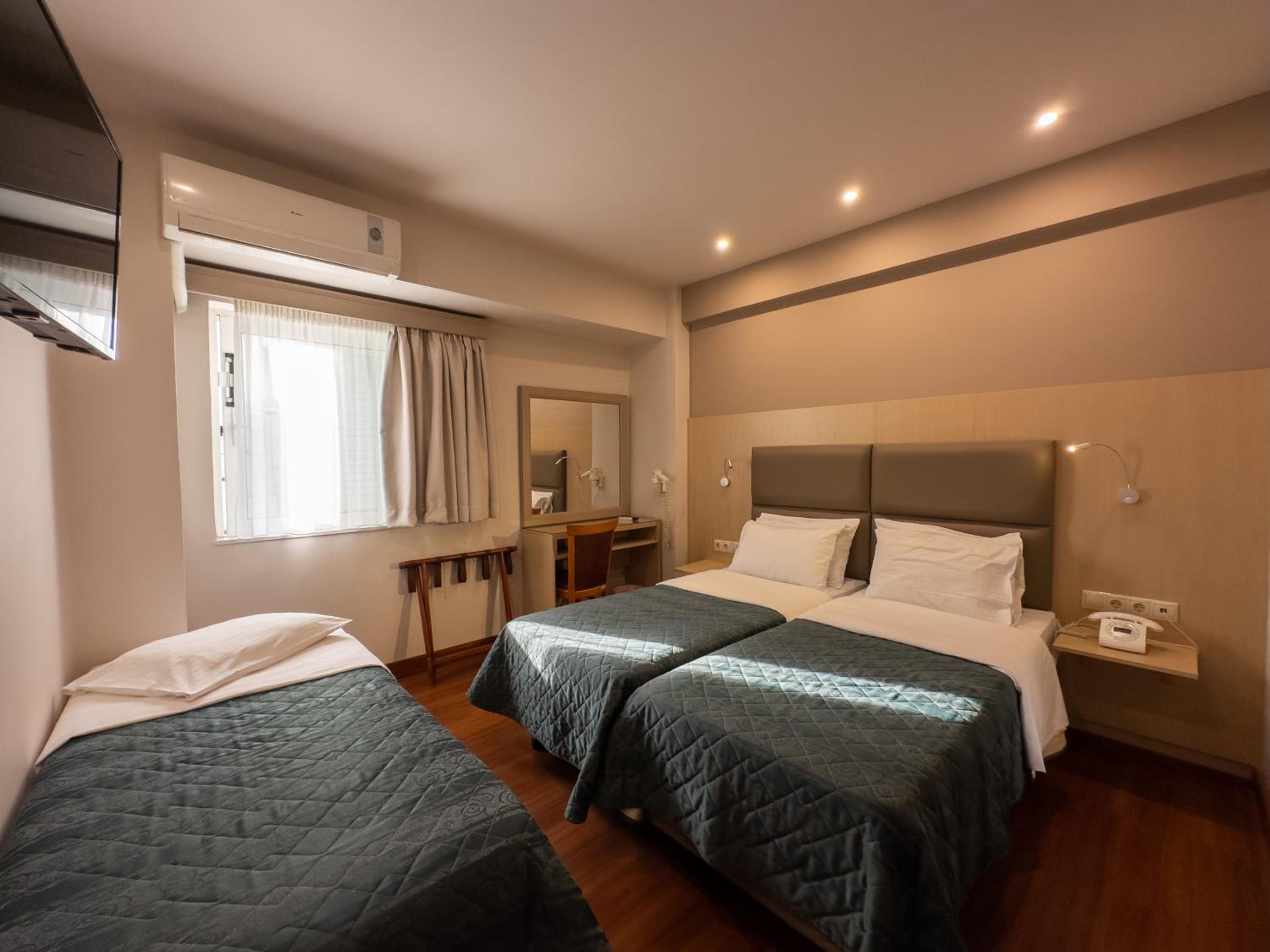 Double Room with Extra Bed photo 1