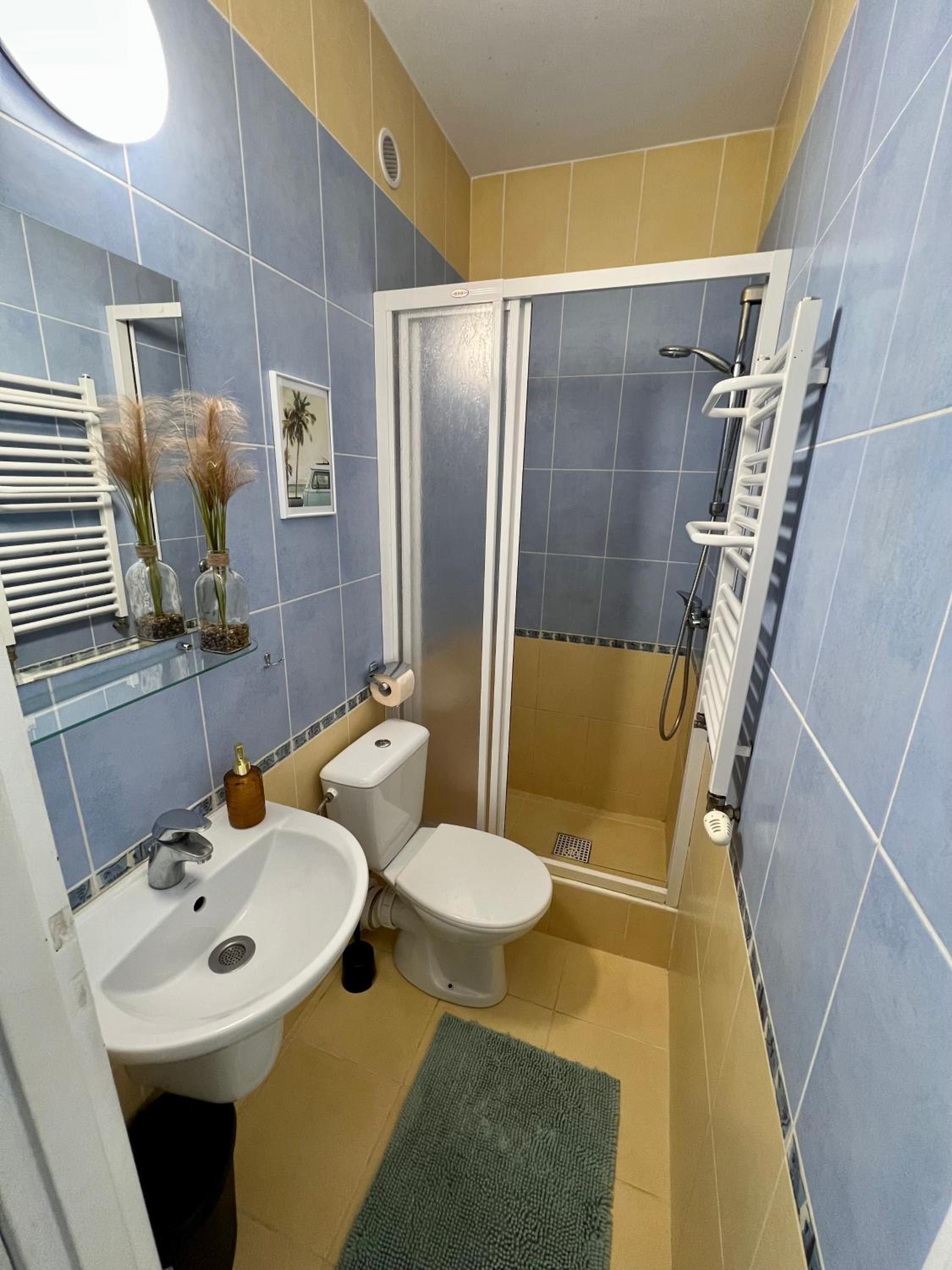 Triple Room with Balcony - Photo 14