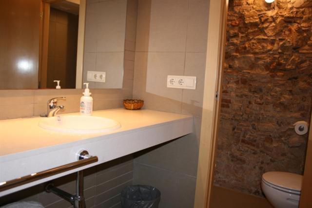 One-Bedroom Apartment (3-4 Adults) photo 3