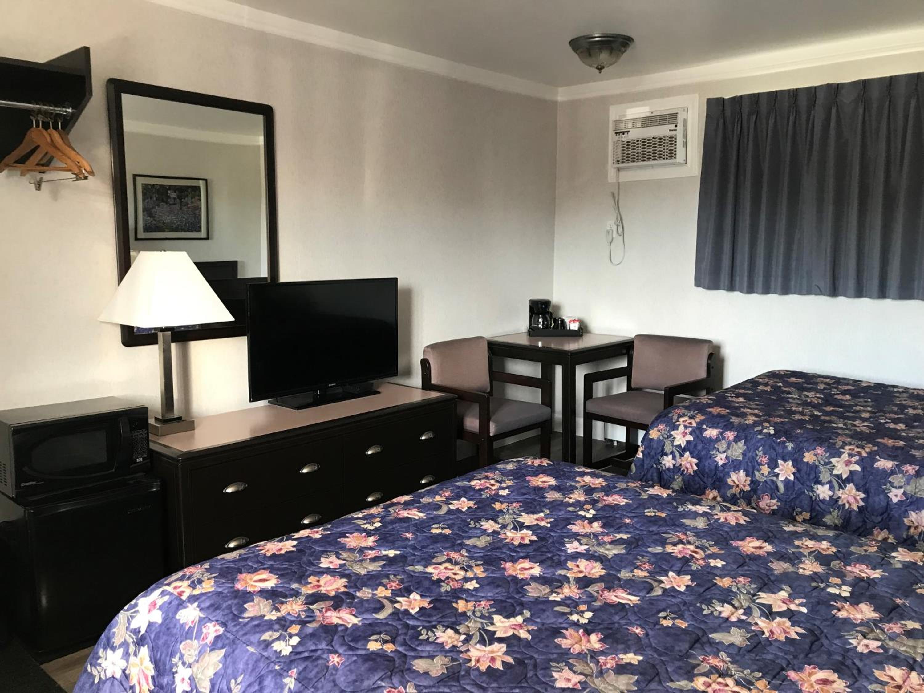 Double Room with Two Double Beds - Non-Smoking photo 2