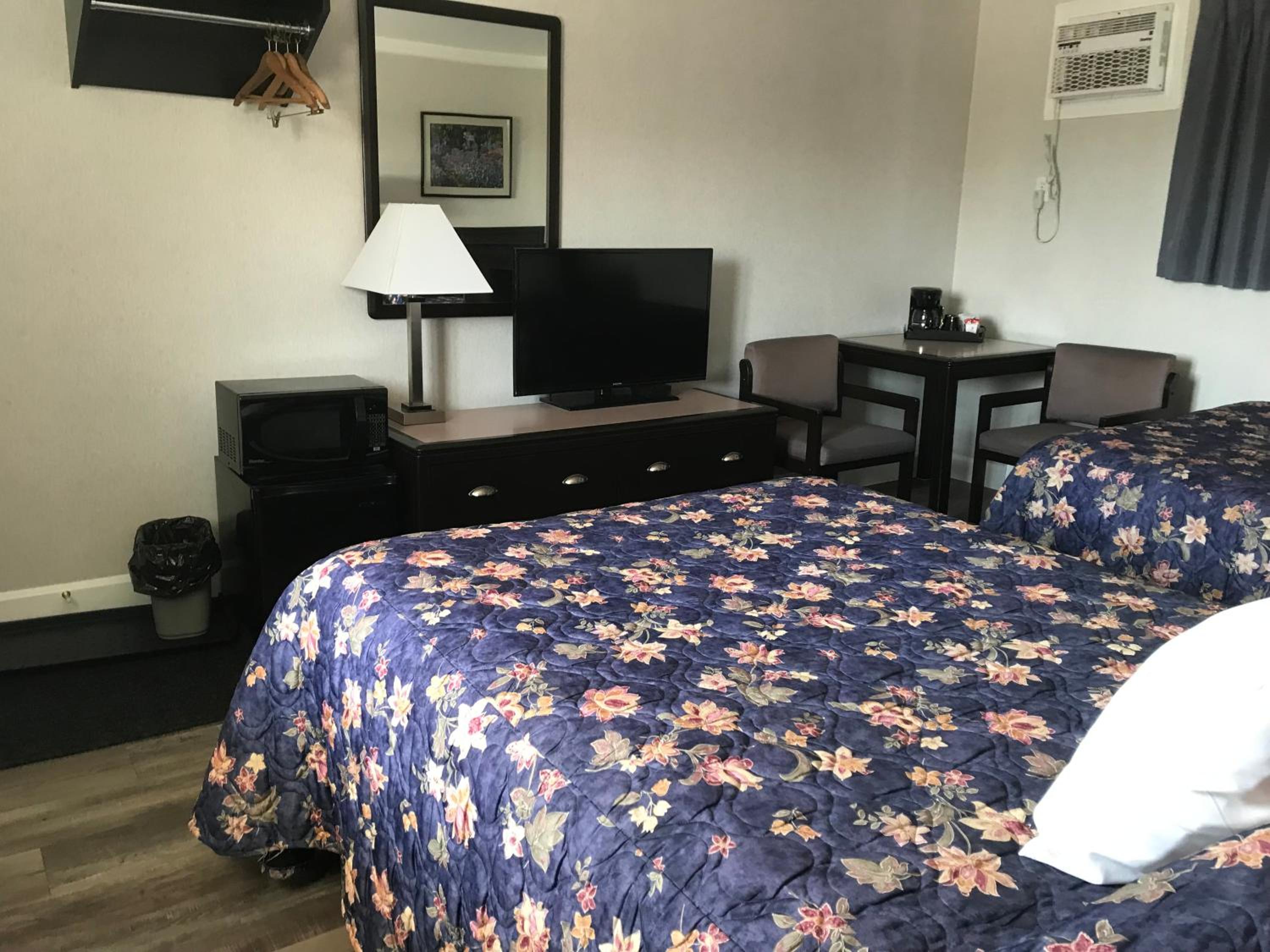 Double Room with Two Double Beds - Non-Smoking photo 3