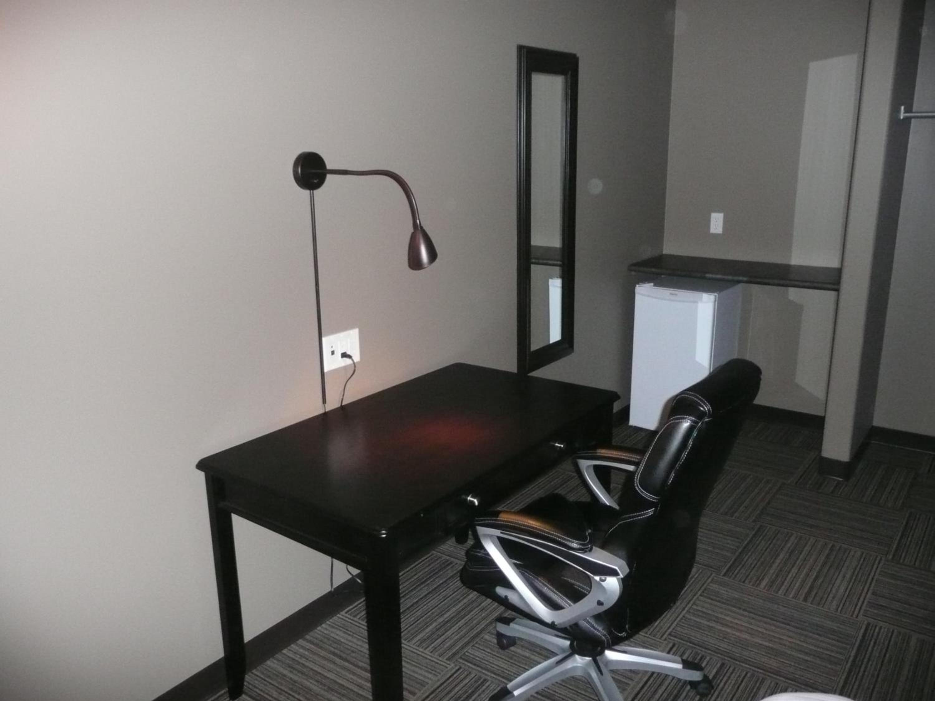 Deluxe Queen Room - Photo 2