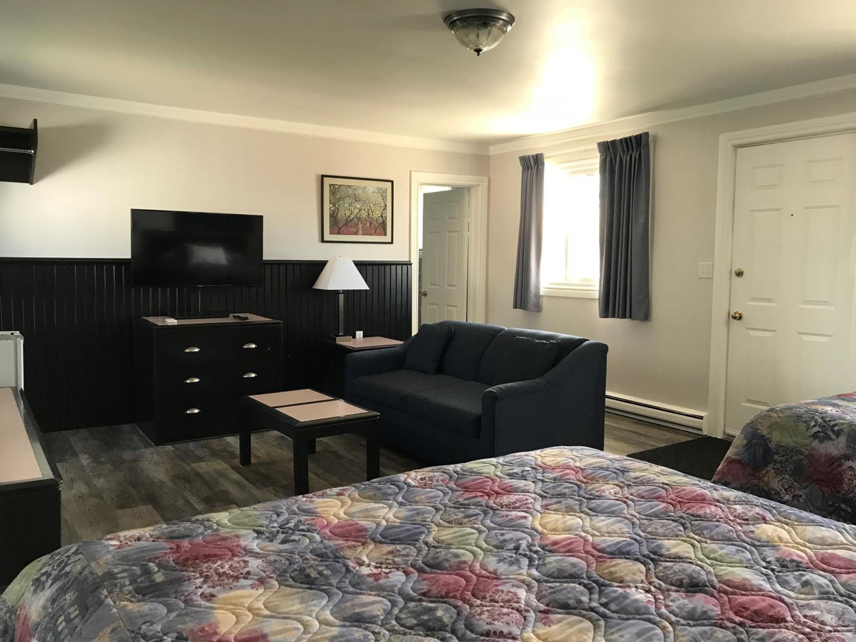 Superior Queen Room with Two Queen Beds - Non-Smoking photo 2