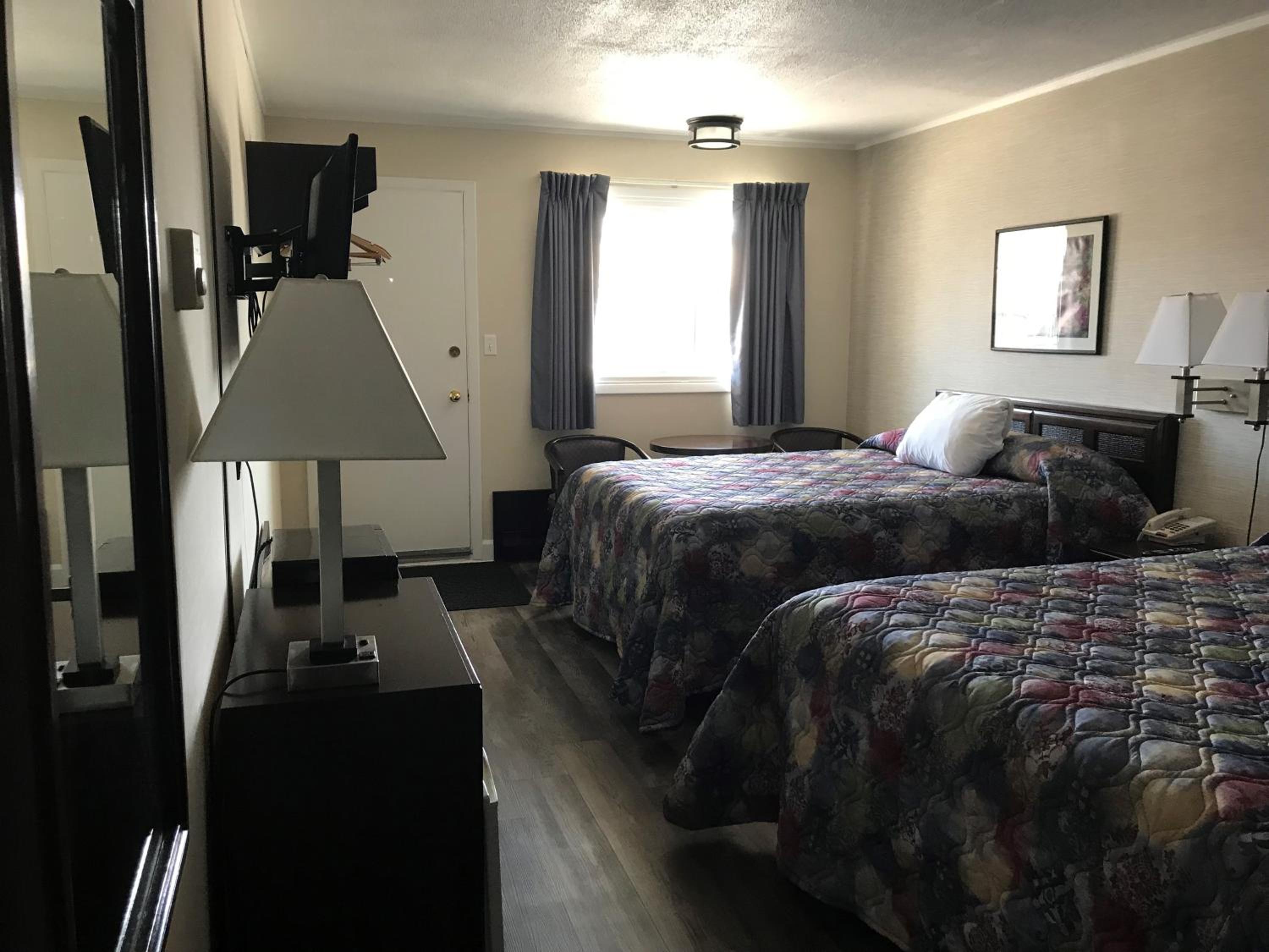 Double Room with Two Queen beds Non-smoking photo 3