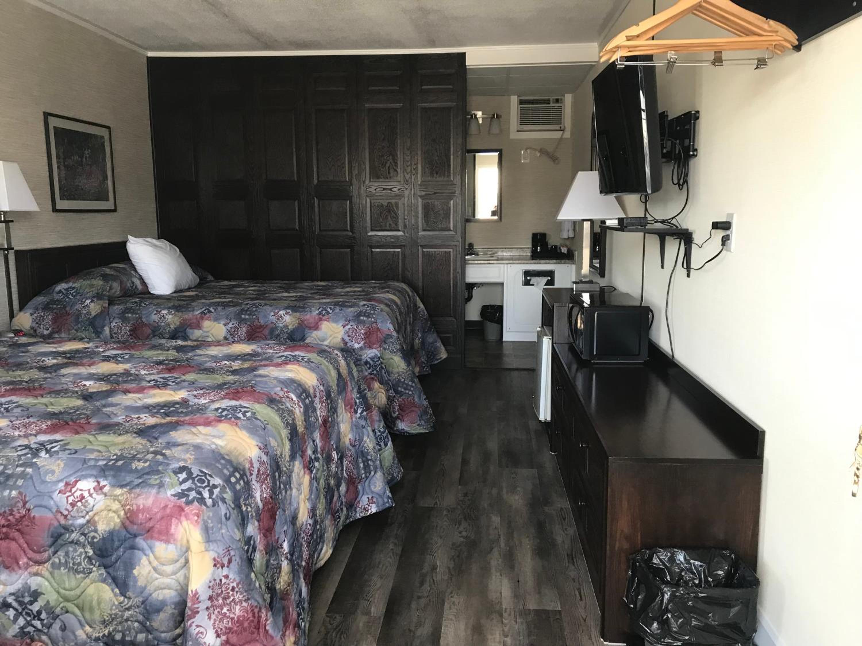Double Room with Two Queen beds Non-smoking photo 2