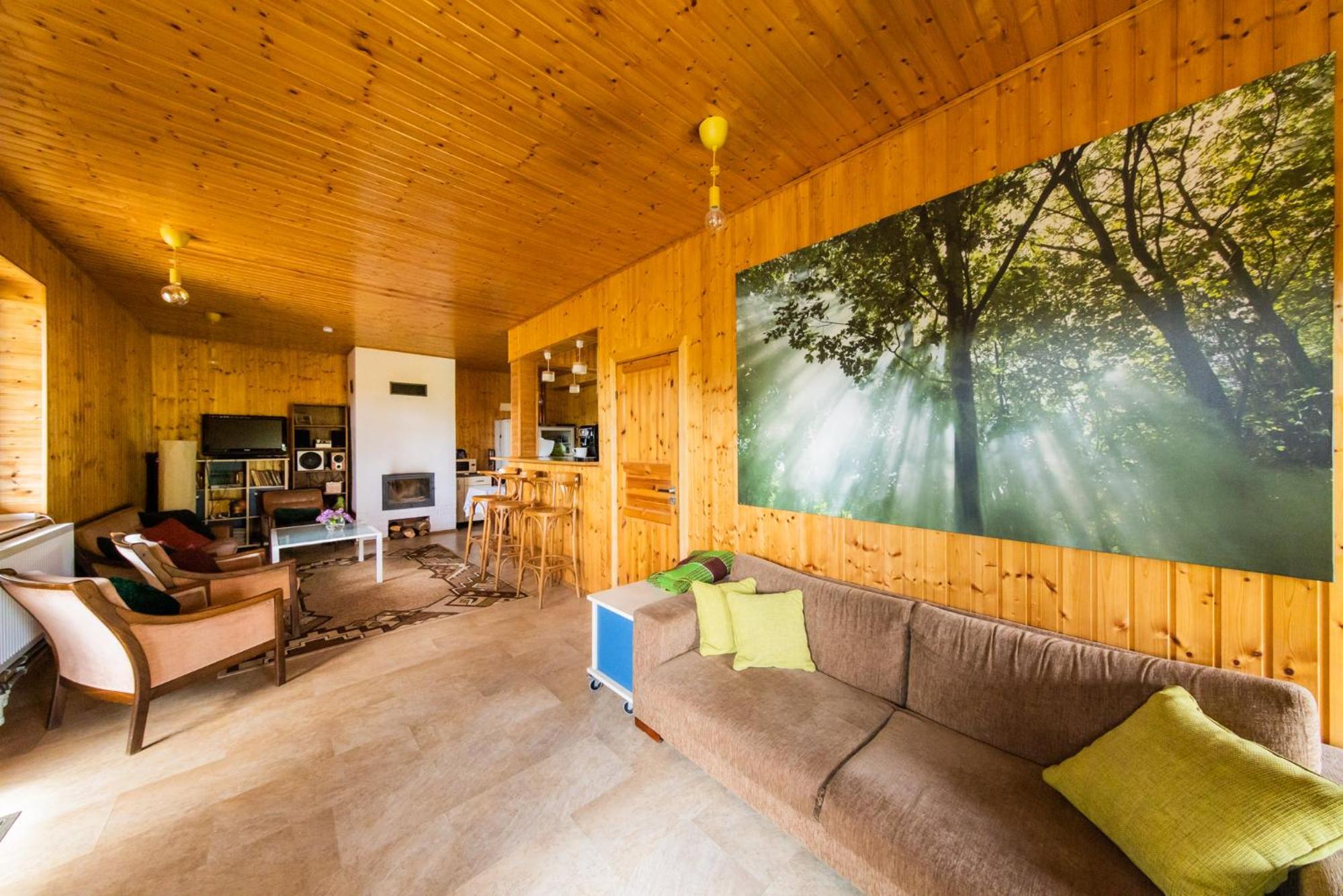 Three-Bedroom House - Photo 3