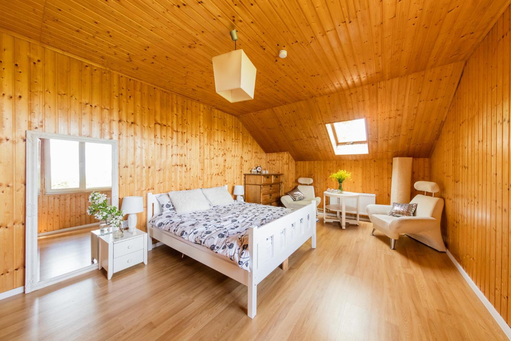 Three-Bedroom House - Photo 8