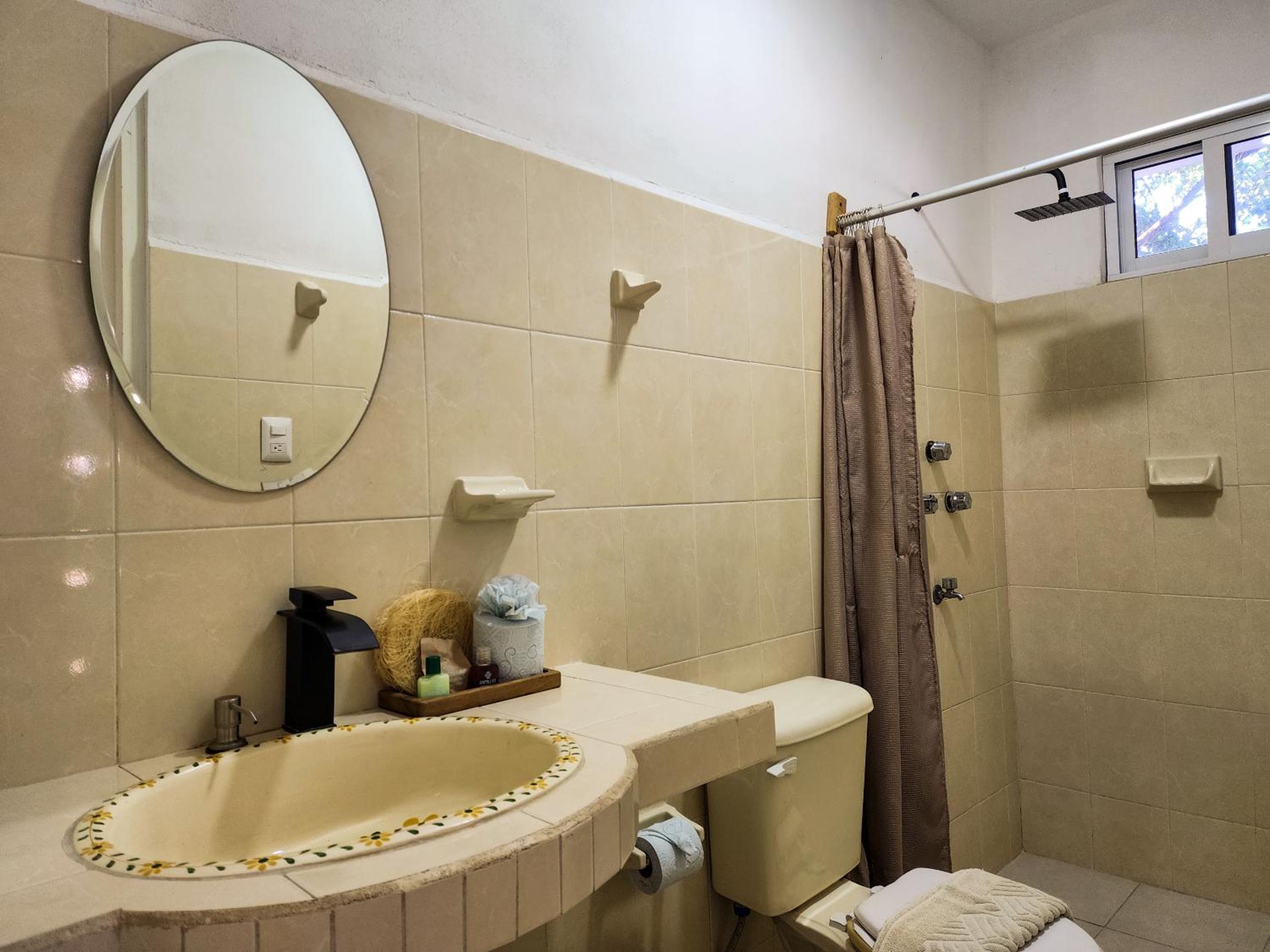 Twin Room with Balcony - Photo 11