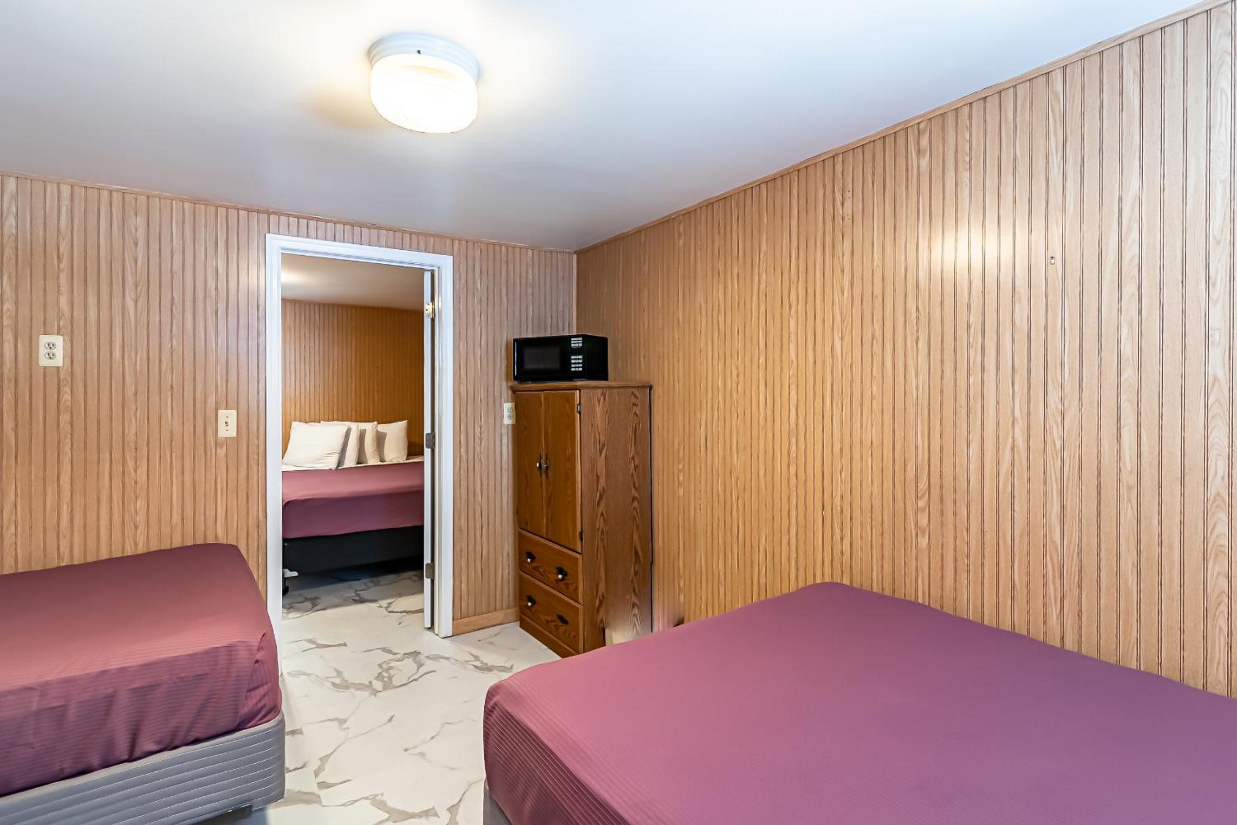 Triple Room with Private Bathroom - Photo 3