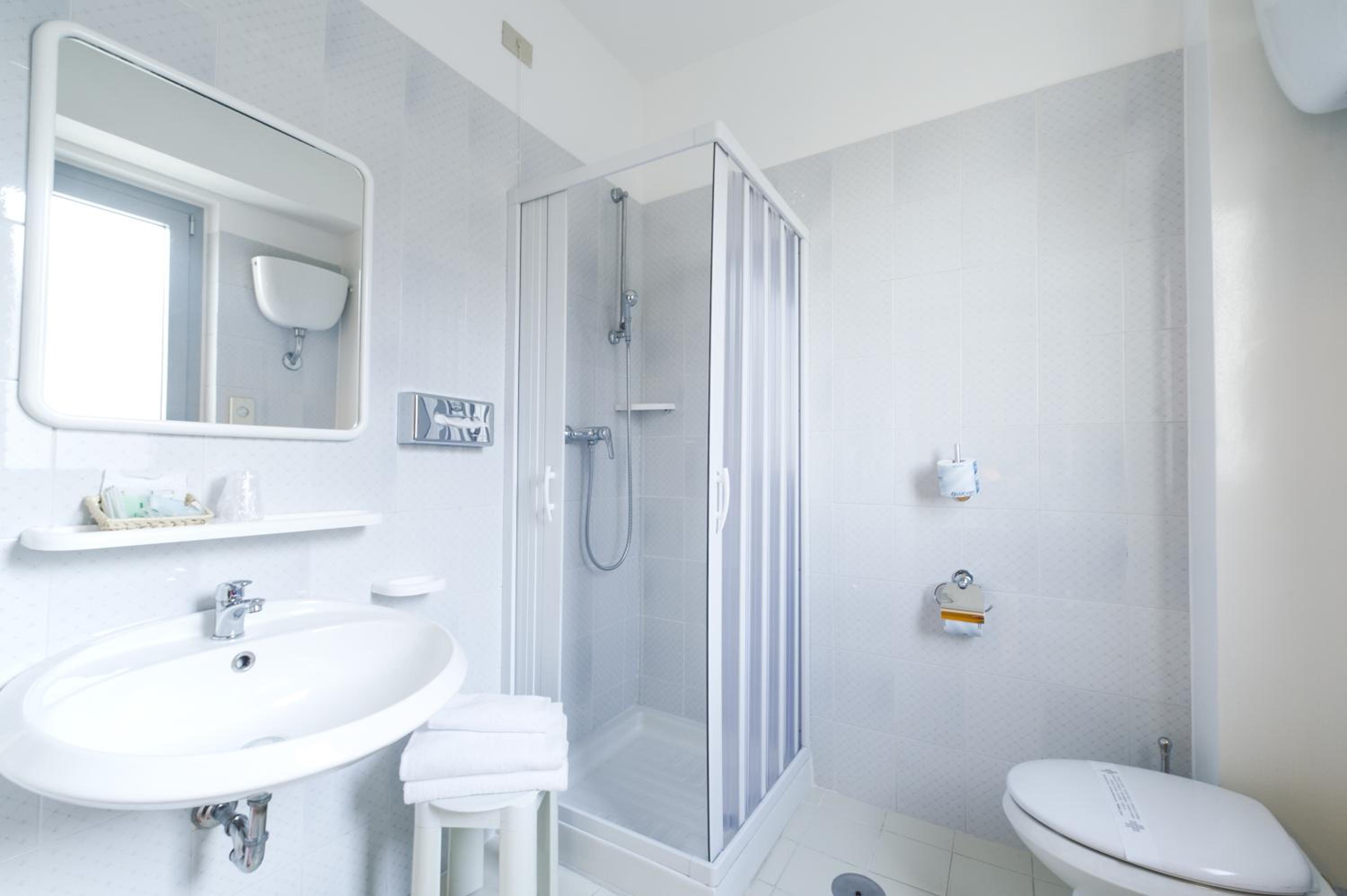Double Room with Balcony - Single Use photo 3