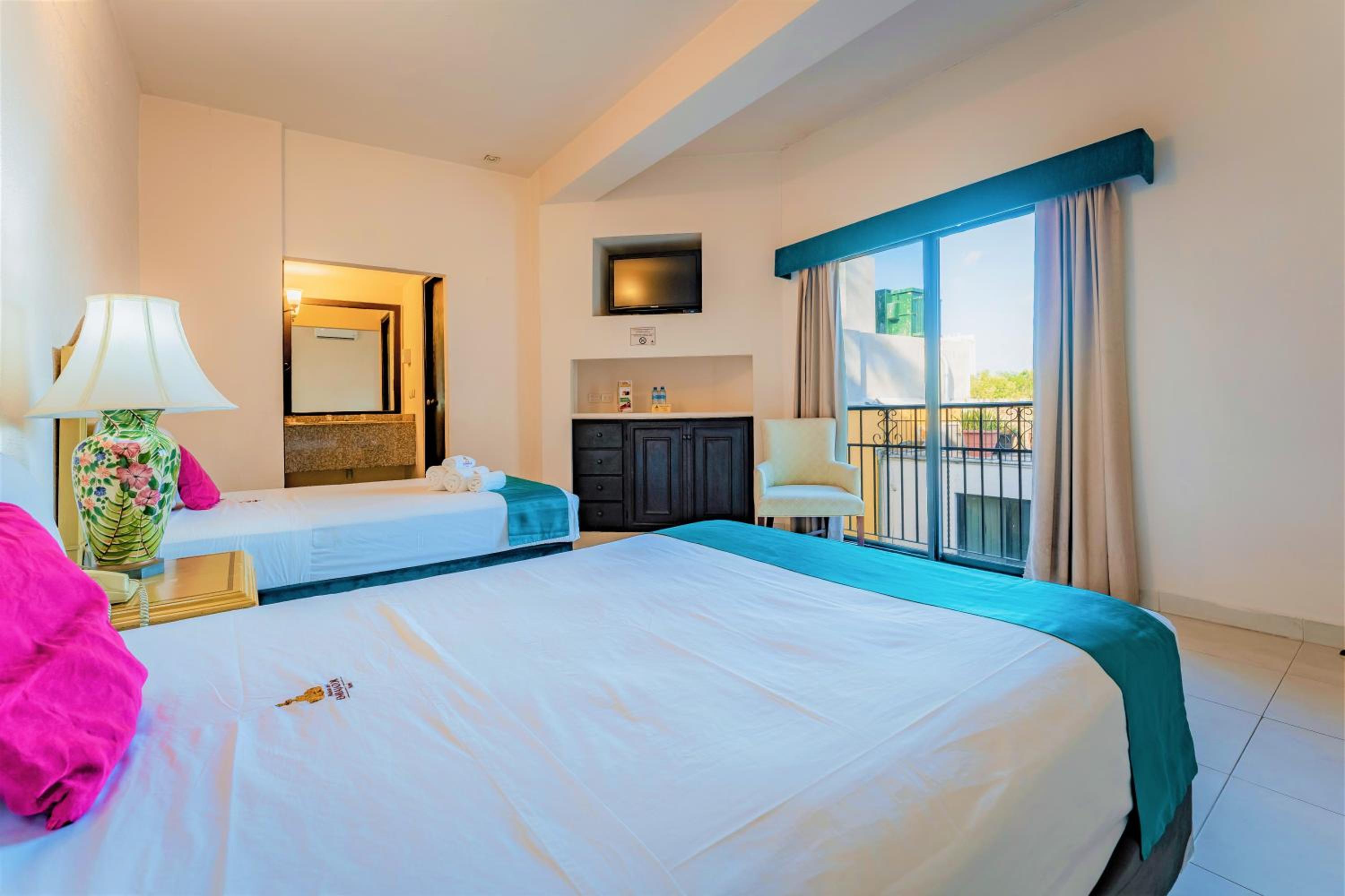 Double Room with Two Double Beds - Photo 3