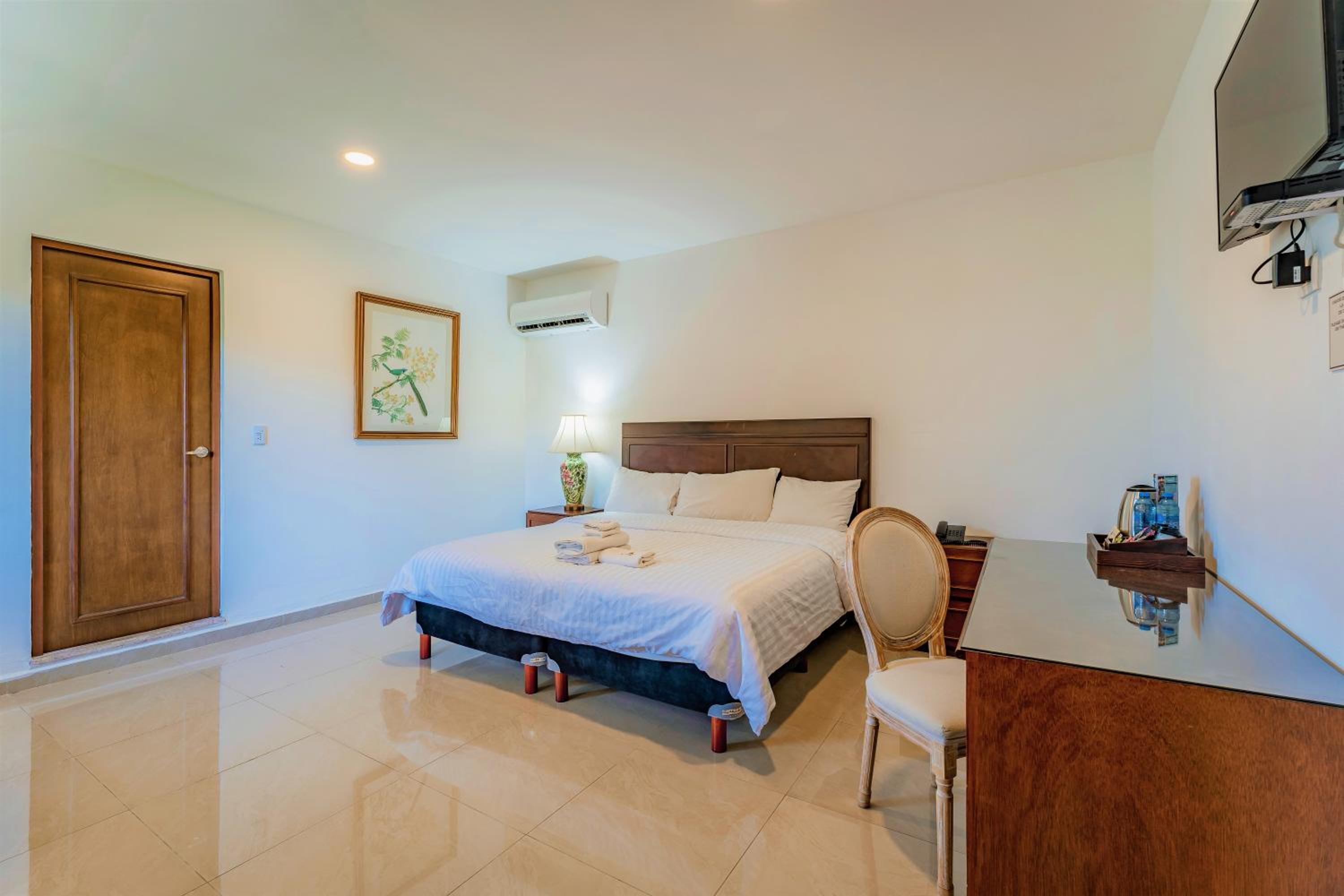 Deluxe Room - Photo 1