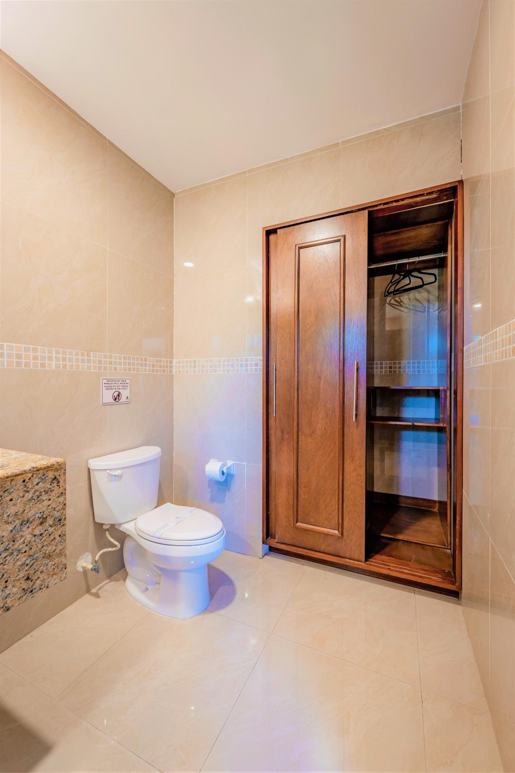 Deluxe Room - Photo 12